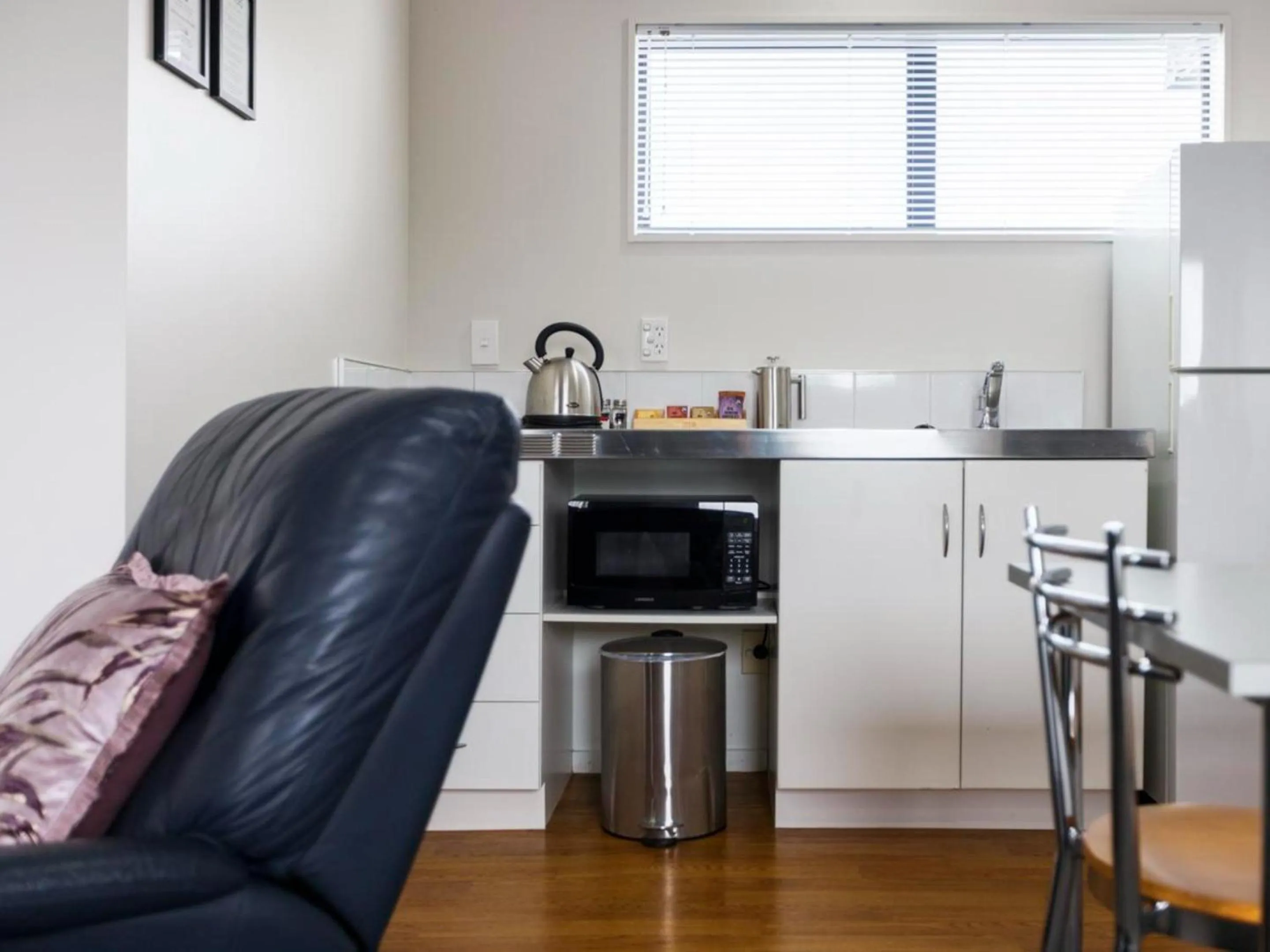 Kitchen or kitchenette in Drovers Motor Inn