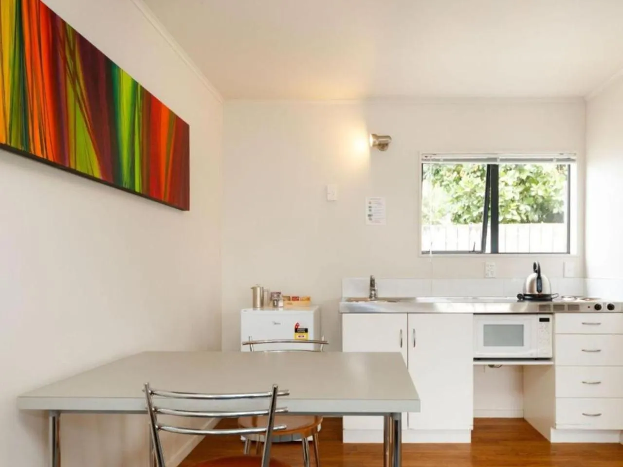 Kitchen or kitchenette in Drovers Motor Inn