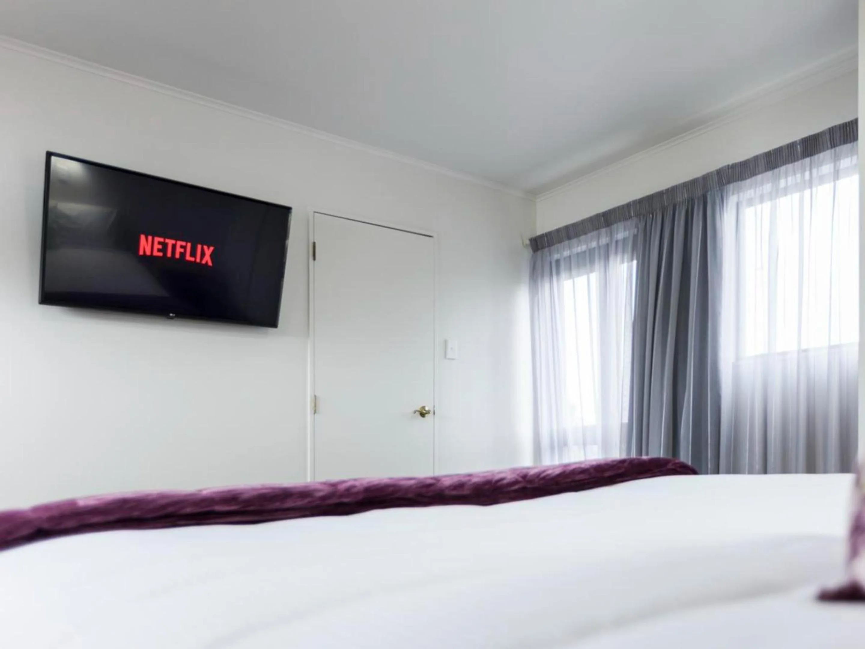 TV and multimedia, Bed in Drovers Motor Inn