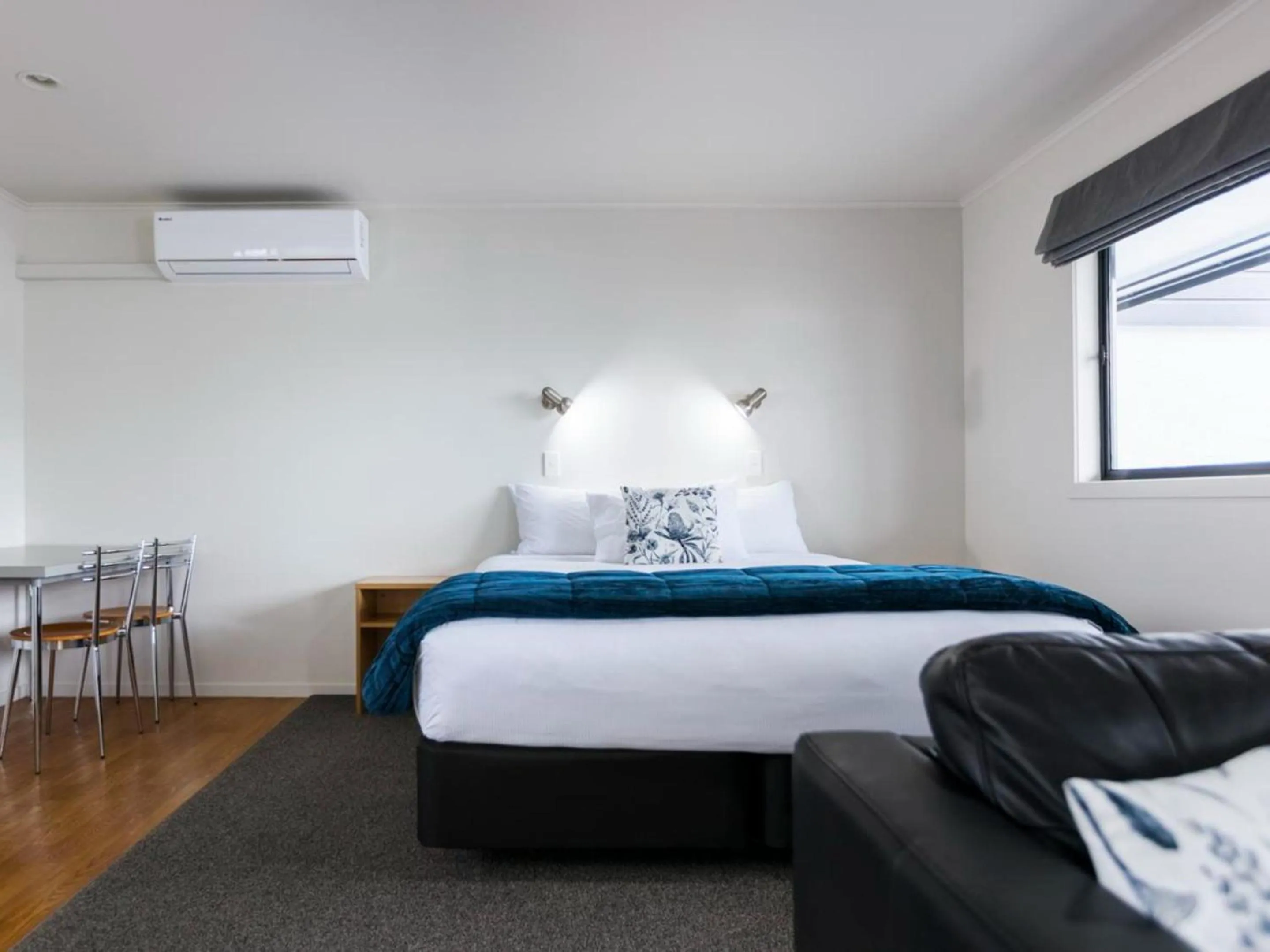 Bed in Drovers Motor Inn