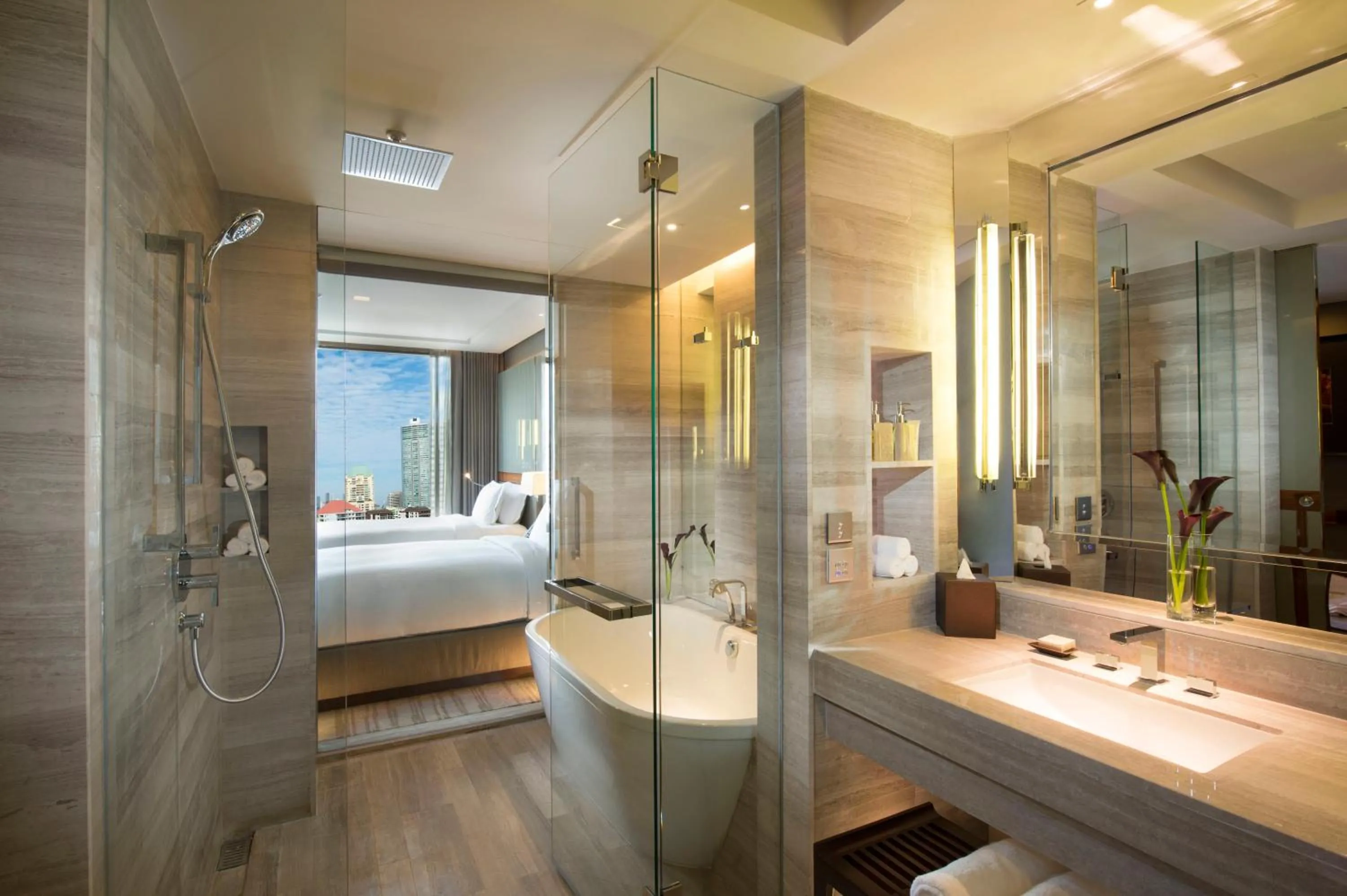 Bathroom, Bed in Hilton Sukhumvit Bangkok
