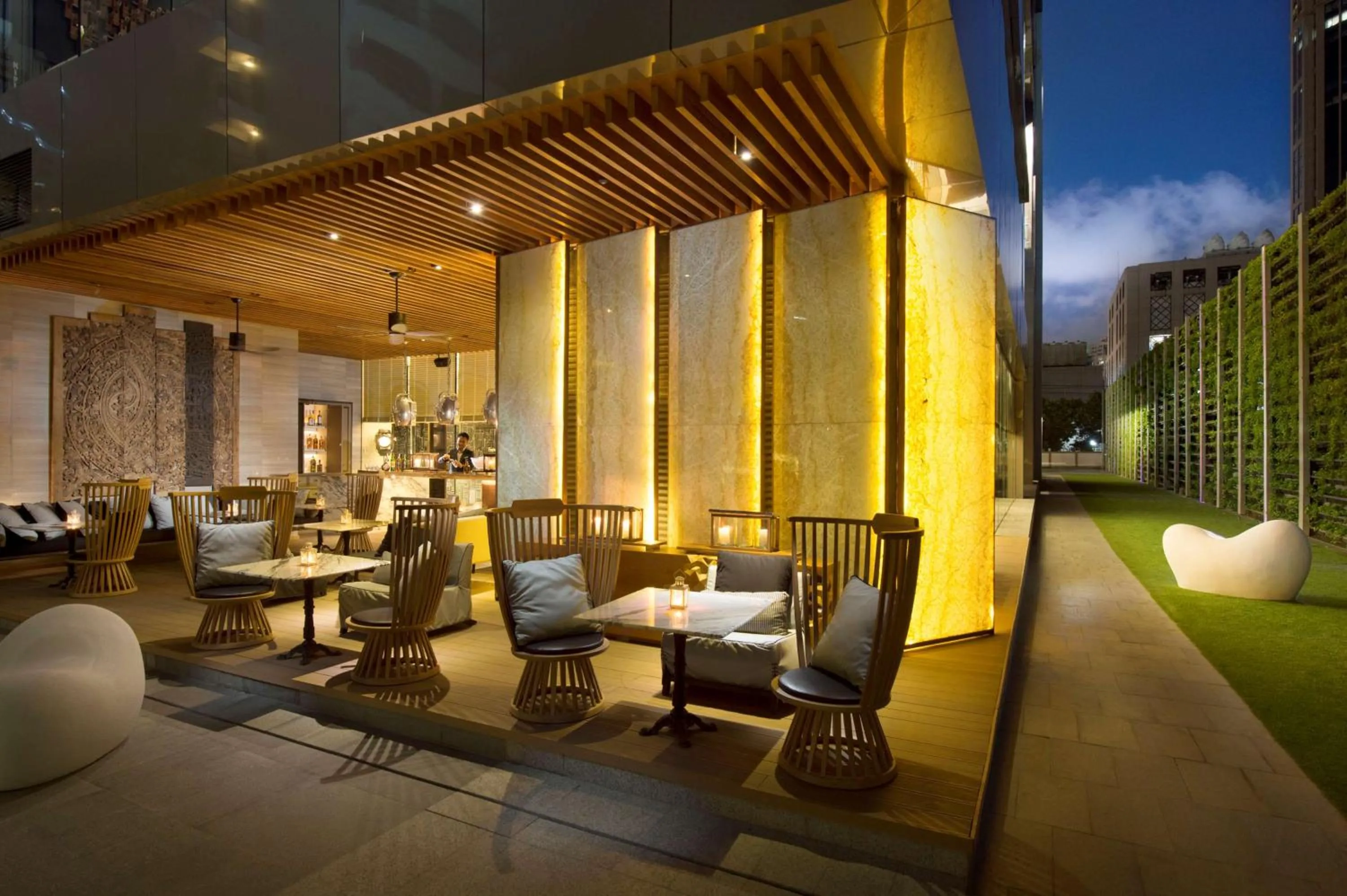 Lounge or bar in Hilton Sukhumvit Bangkok