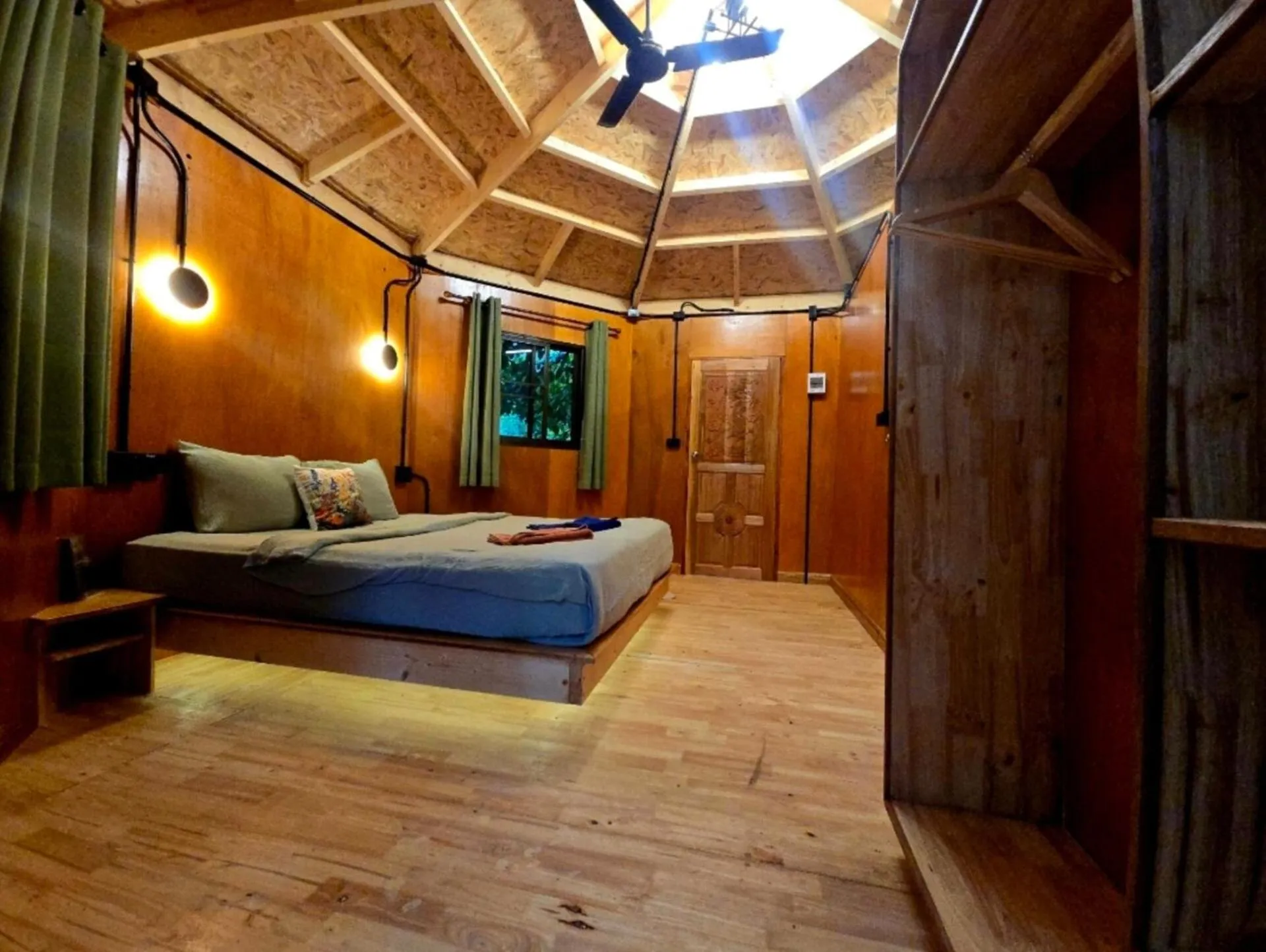 Bed in Khao Sok Silver Cliff Resort