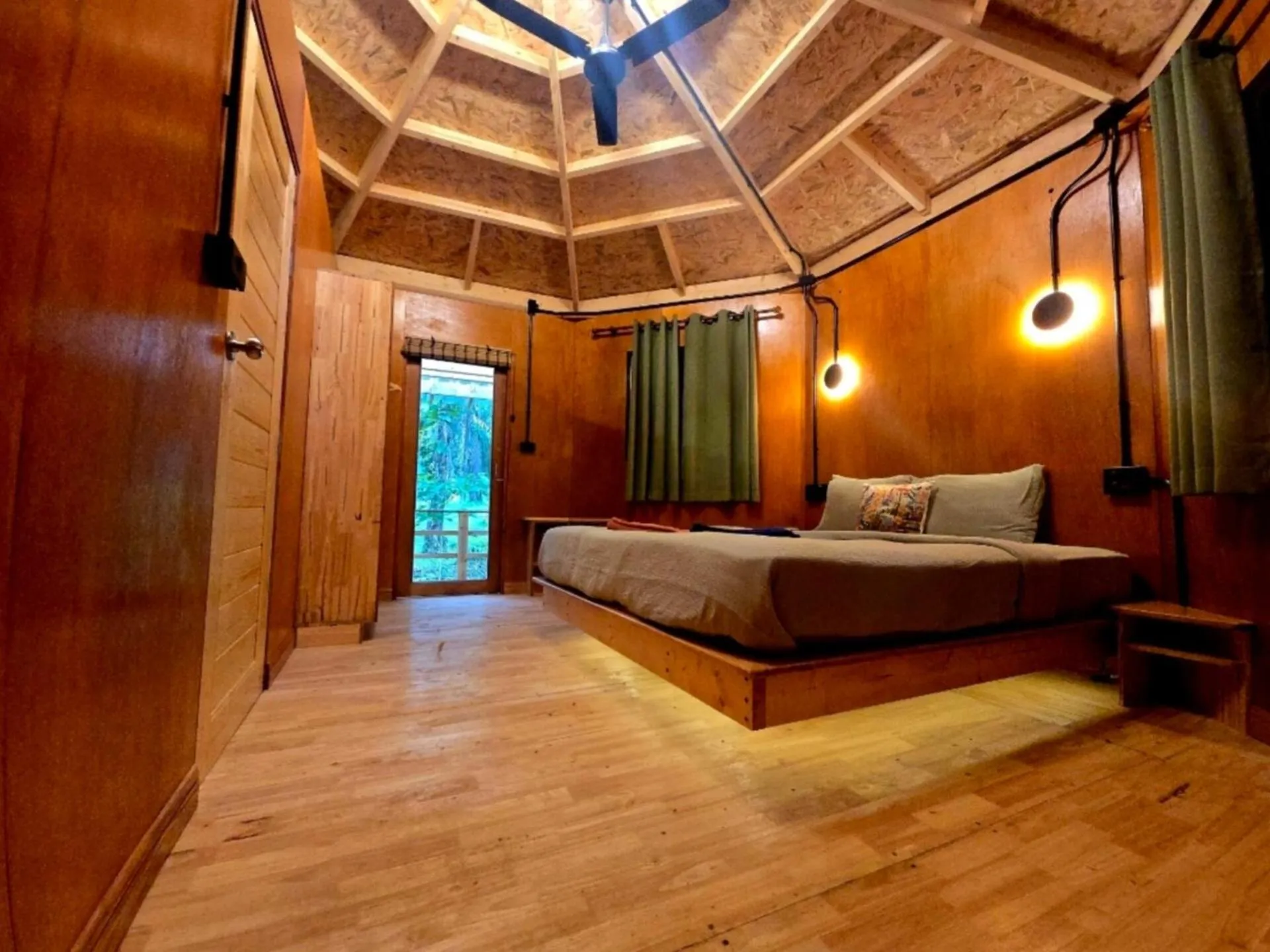 Bed in Khao Sok Silver Cliff Resort