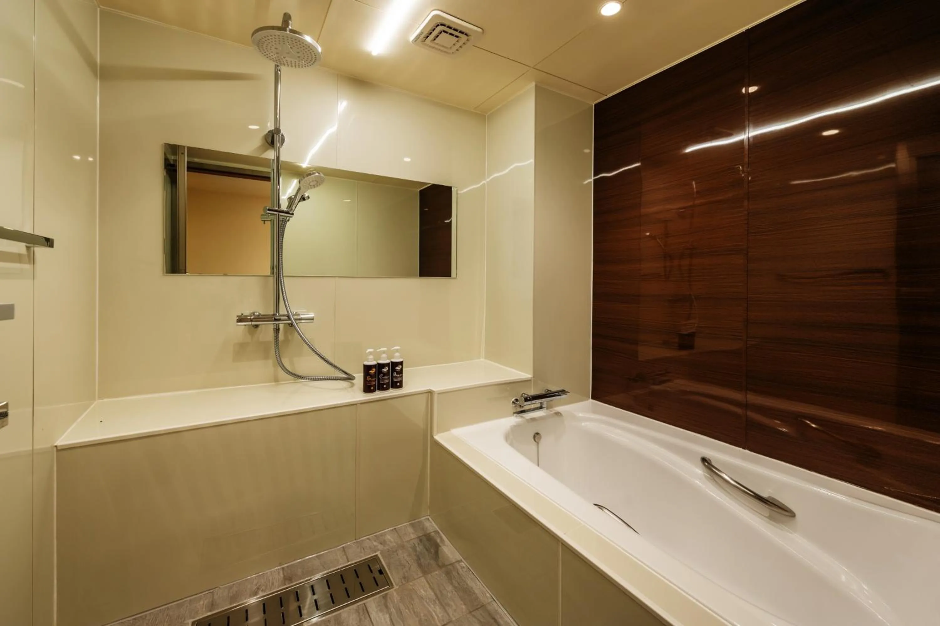 Bathroom in Kanucha Bay Hotel & Villas