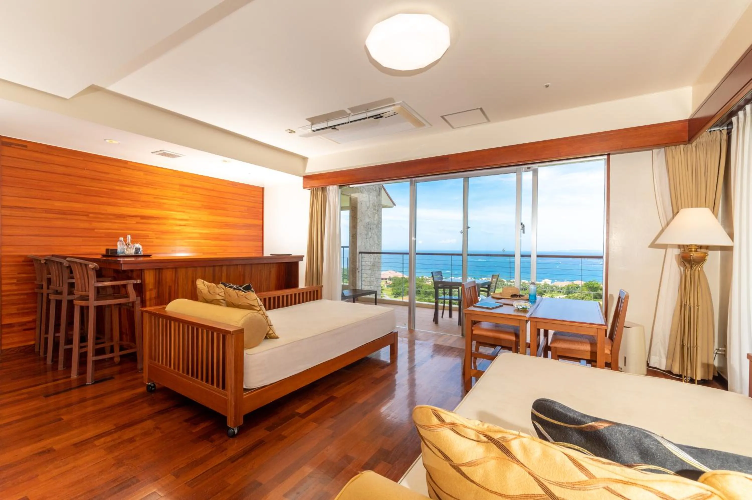 Bed in Kanucha Bay Hotel & Villas