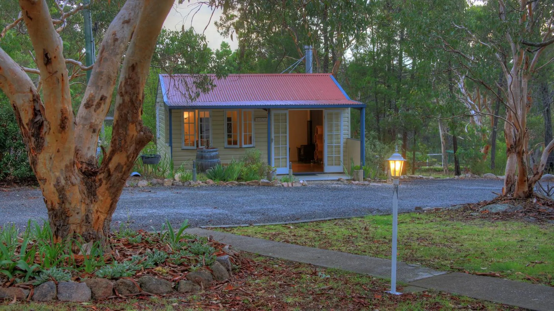 Communal lounge/ TV room in 31 The Rocks