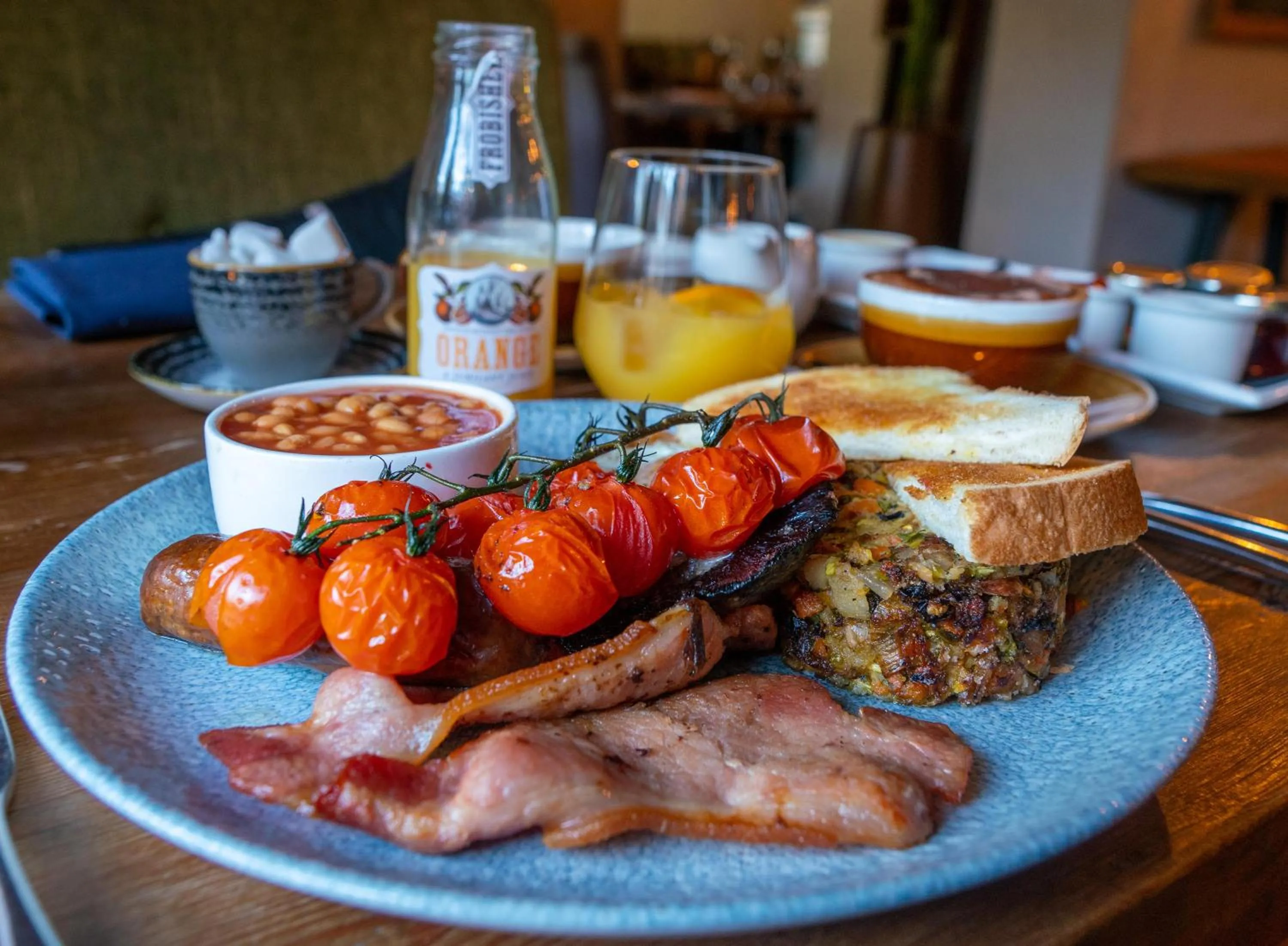 Breakfast in The Chequers at Burcot