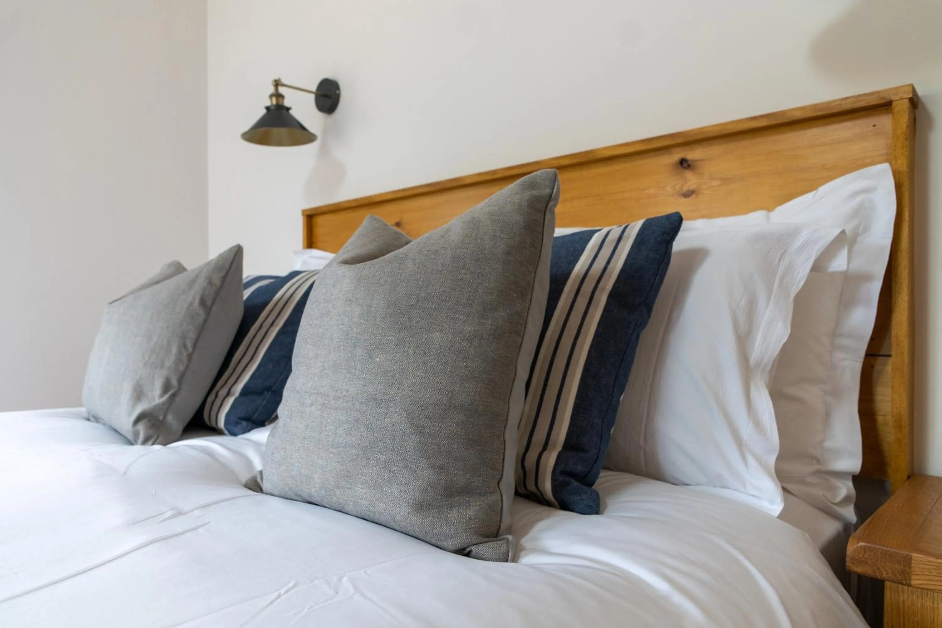 Bedroom, Bed in The Chequers at Burcot