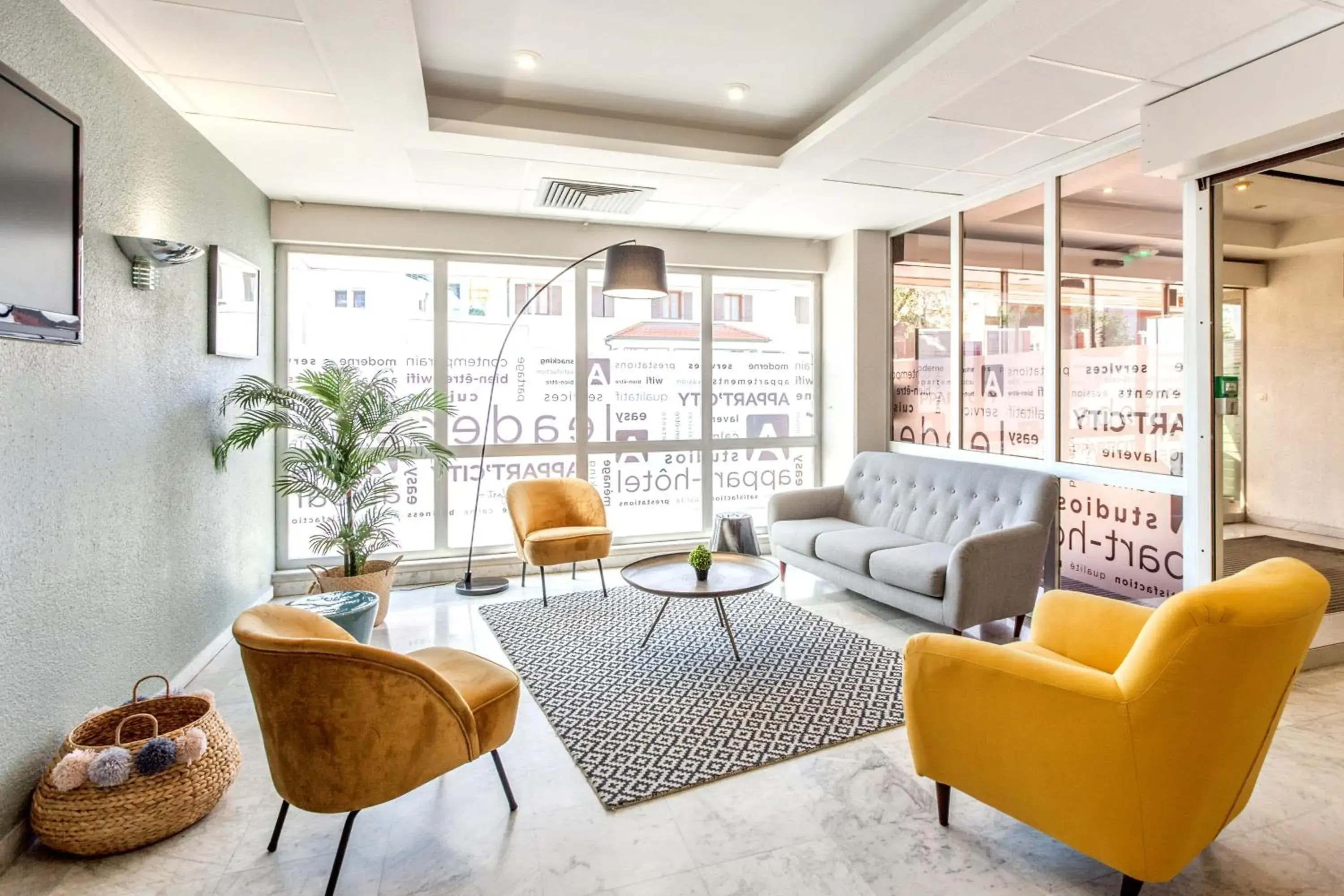 Lobby or reception in Appart'City Classic Genève - Gaillard Lobby or reception in Appart'City Classic Genève - Gaillard