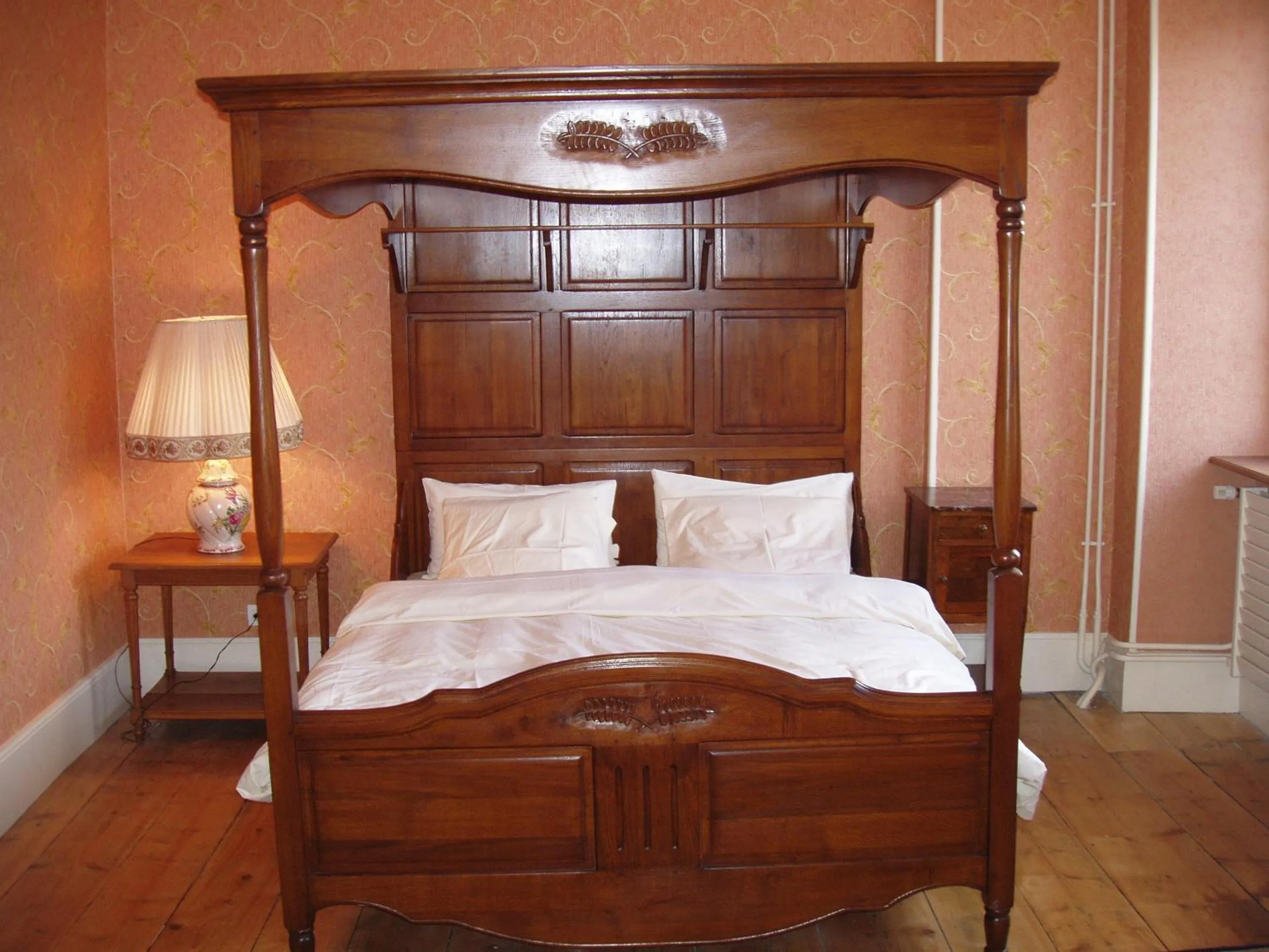 Photo of the whole room, Bed in Château De Werde