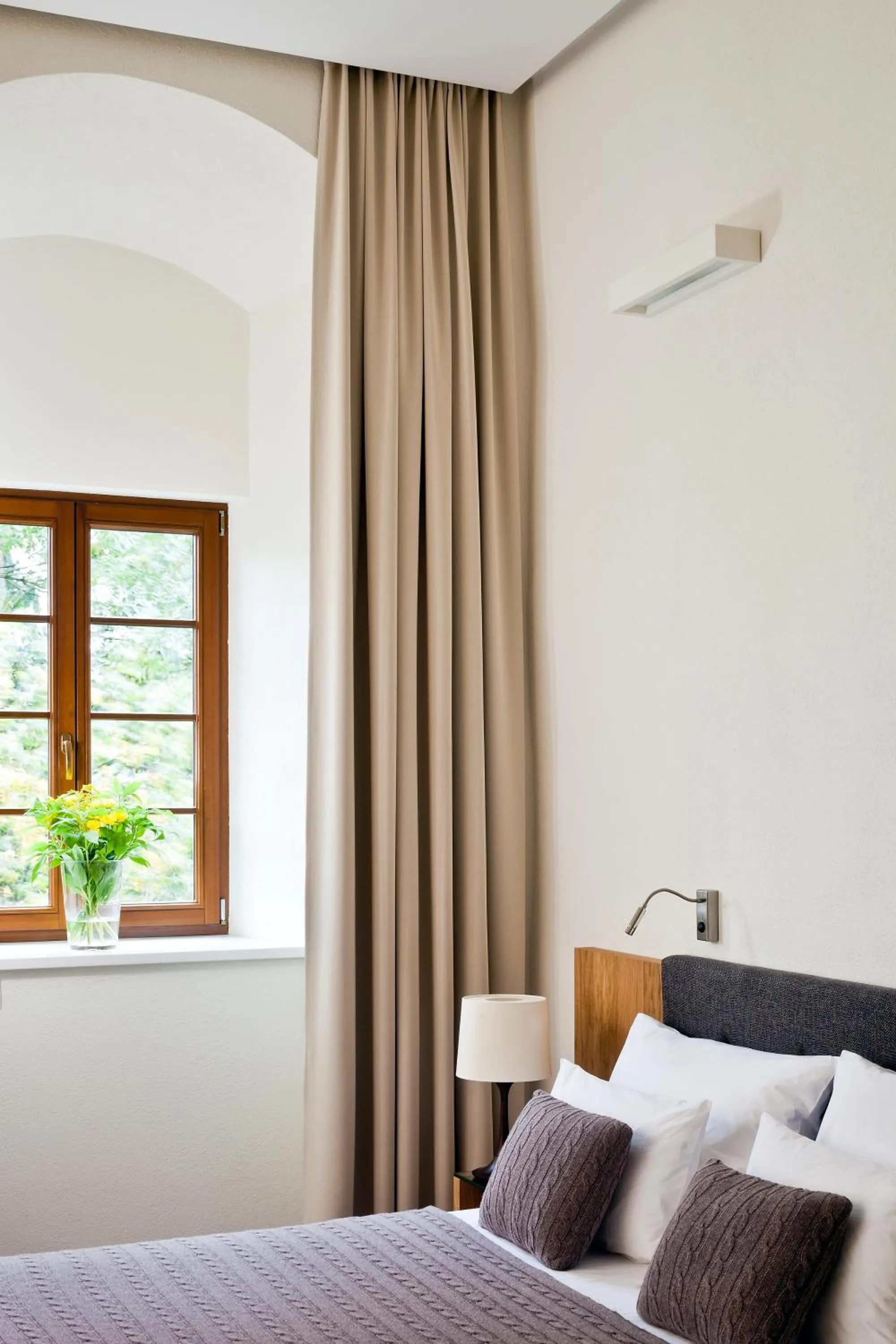 Bed in Uroczysko Siedmiu Stawów & Spa by L'Occitane