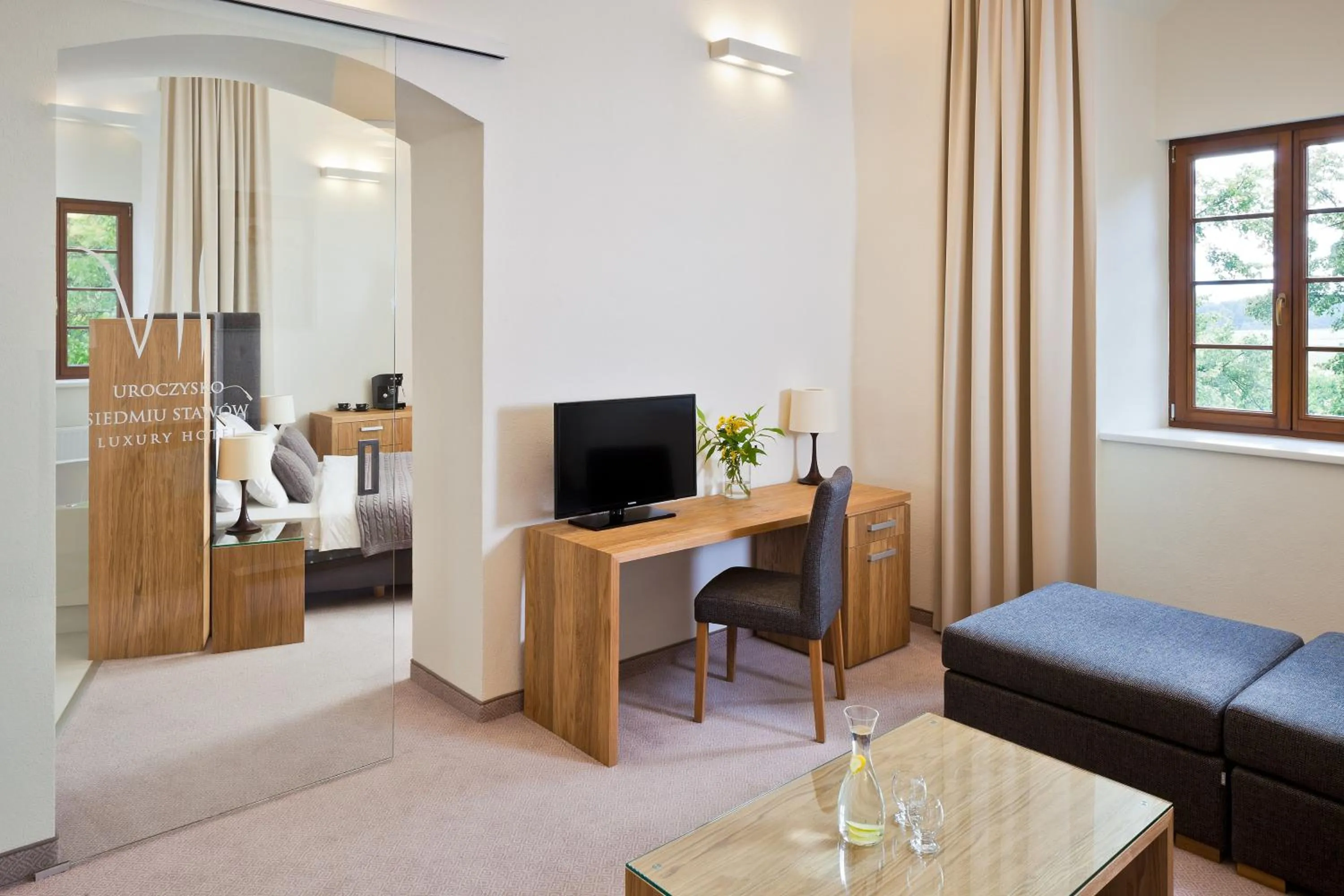 Photo of the whole room, Bed in Uroczysko Siedmiu Stawów & Spa by L'Occitane