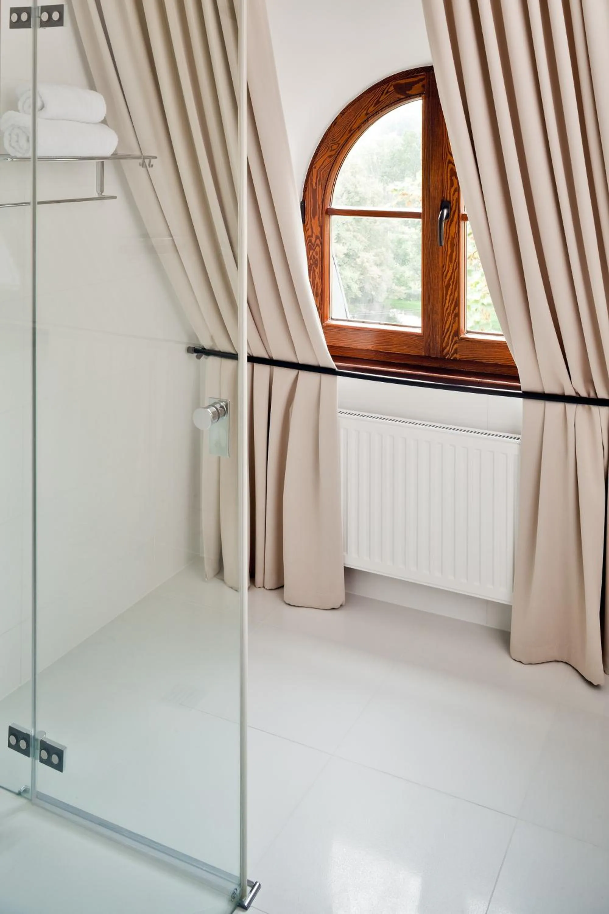 Deluxe Double Room with Shower in Uroczysko Siedmiu Stawów & Spa by L'Occitane