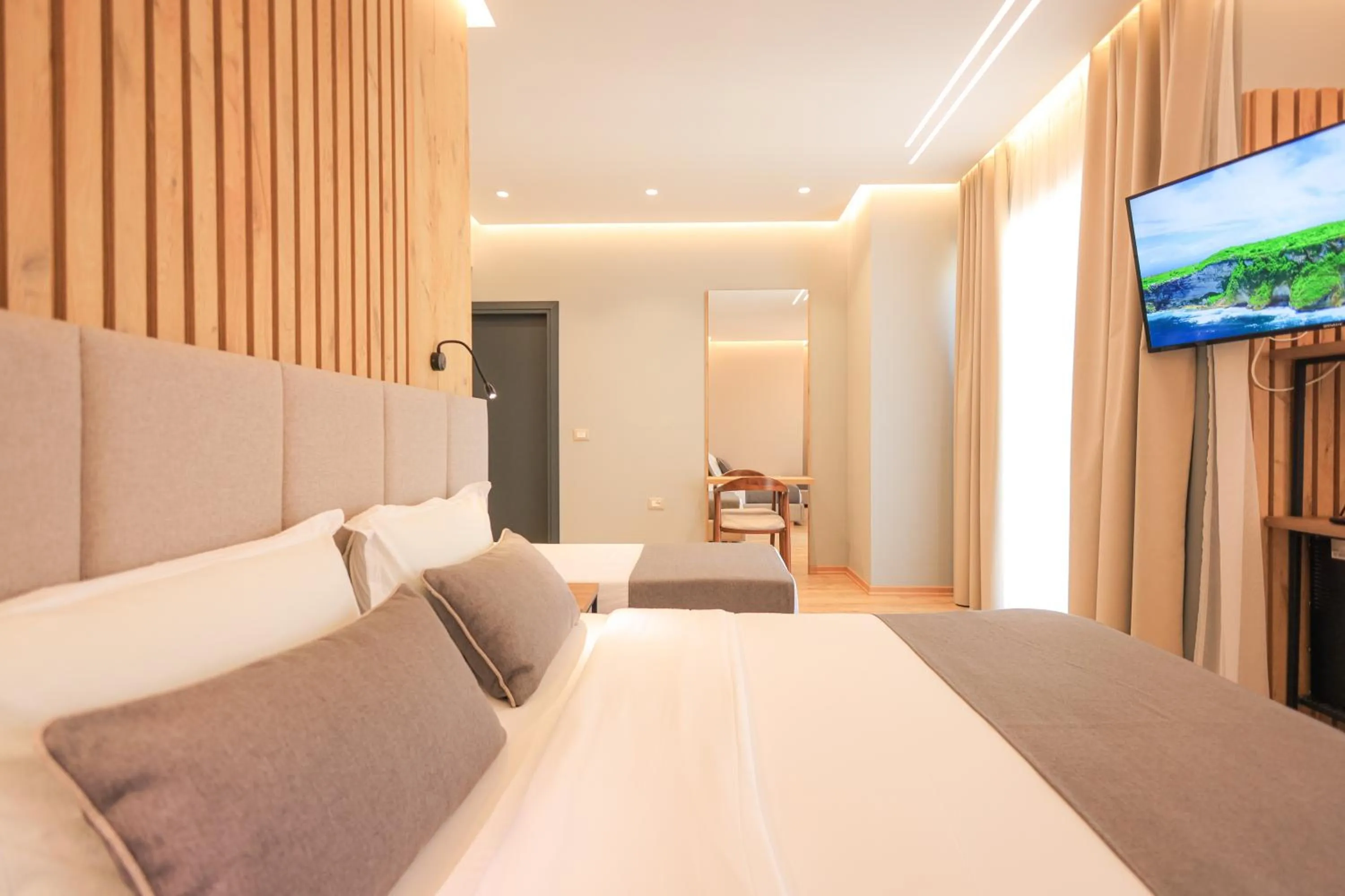 Communal lounge/ TV room, Bed in Hotel Apollon Sarande