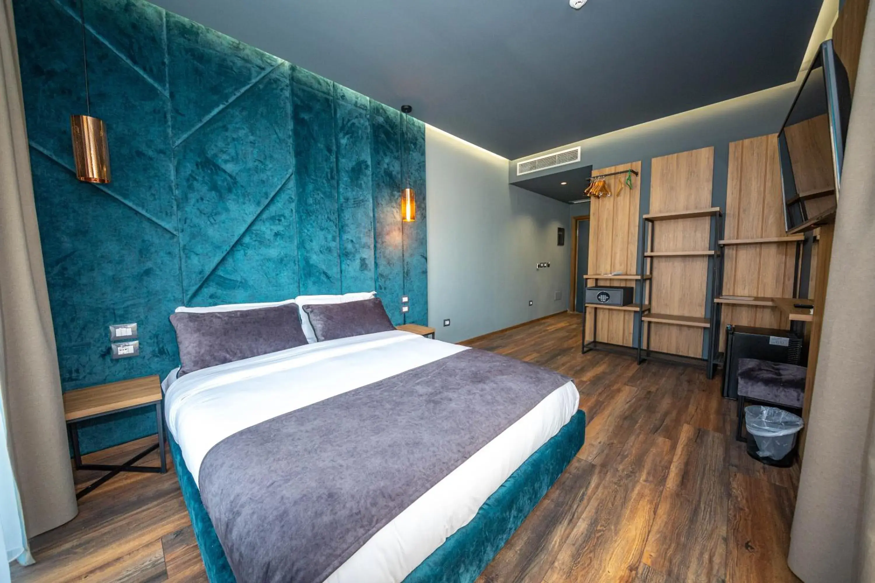 Superior Deluxe Double Room with Side Sea View in Hotel Apollon Sarande Superior Deluxe Double Room with Side Sea View in Hotel Apollon Sarande