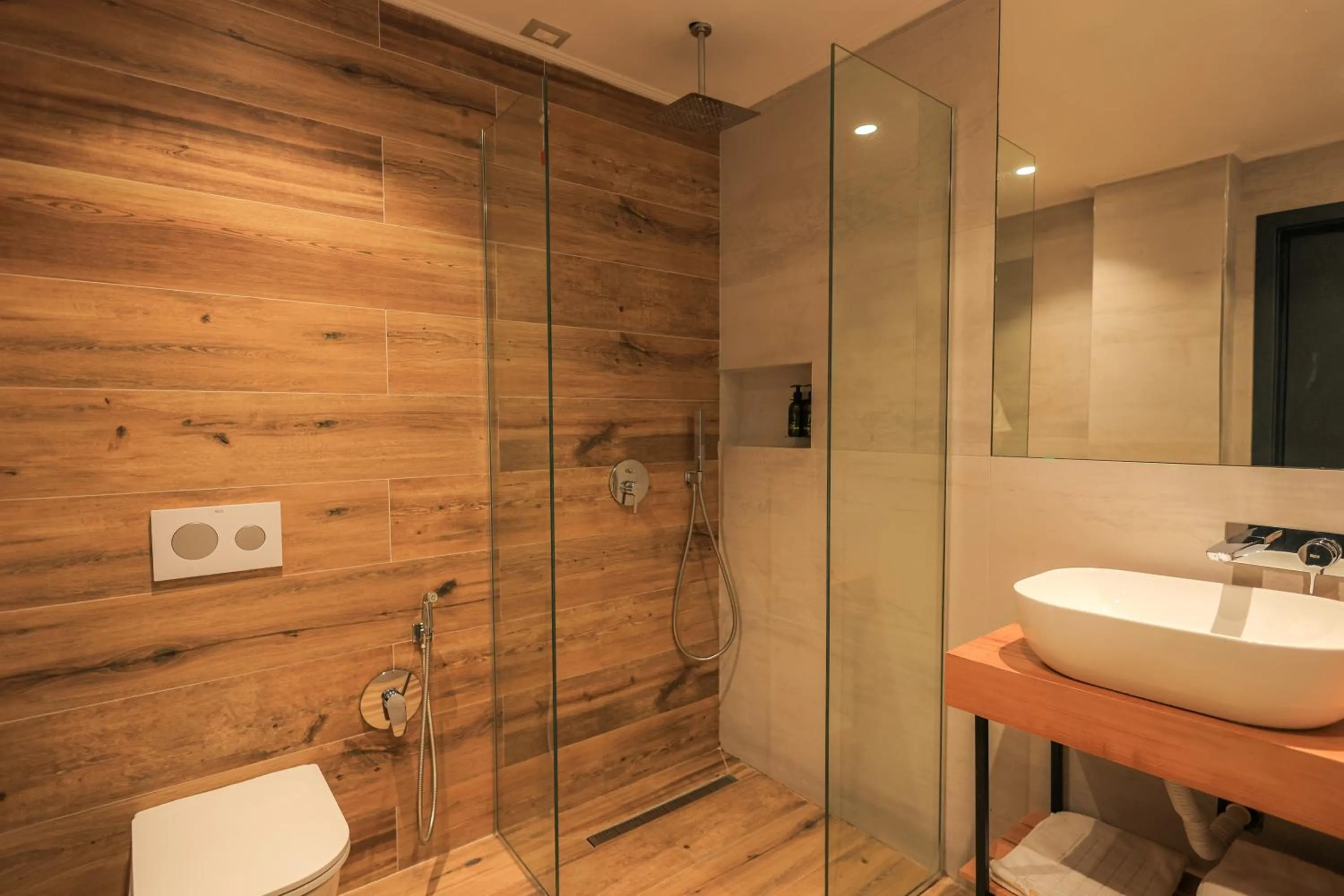 Shower in Hotel Apollon Sarande