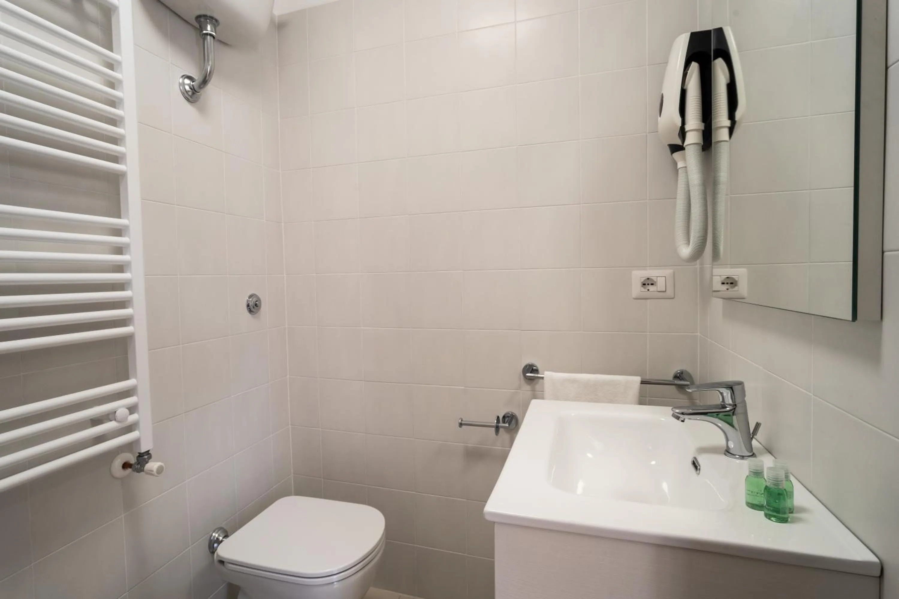 Toilet in Minerva Monks Inn