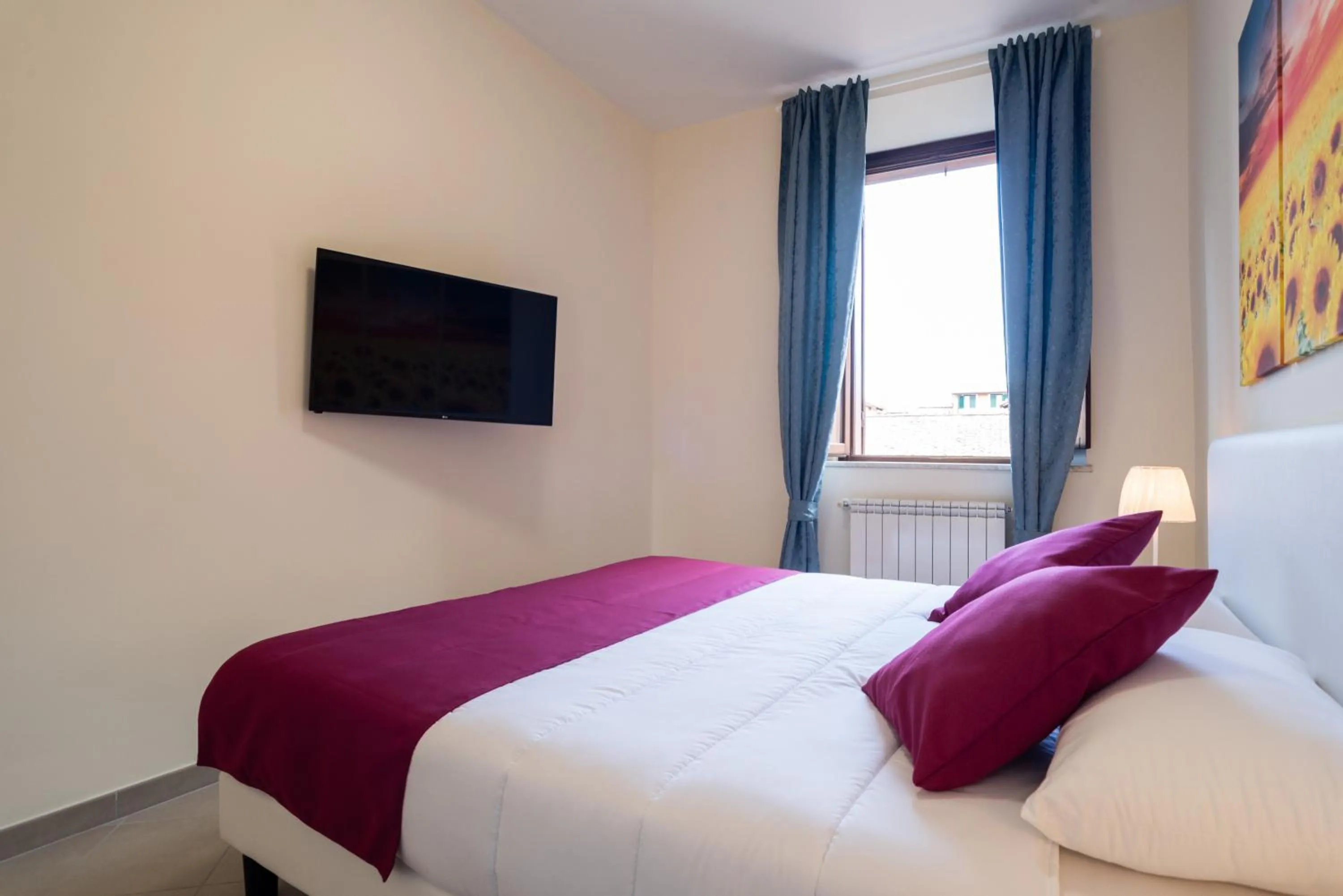 Bed in Minerva Monks Inn