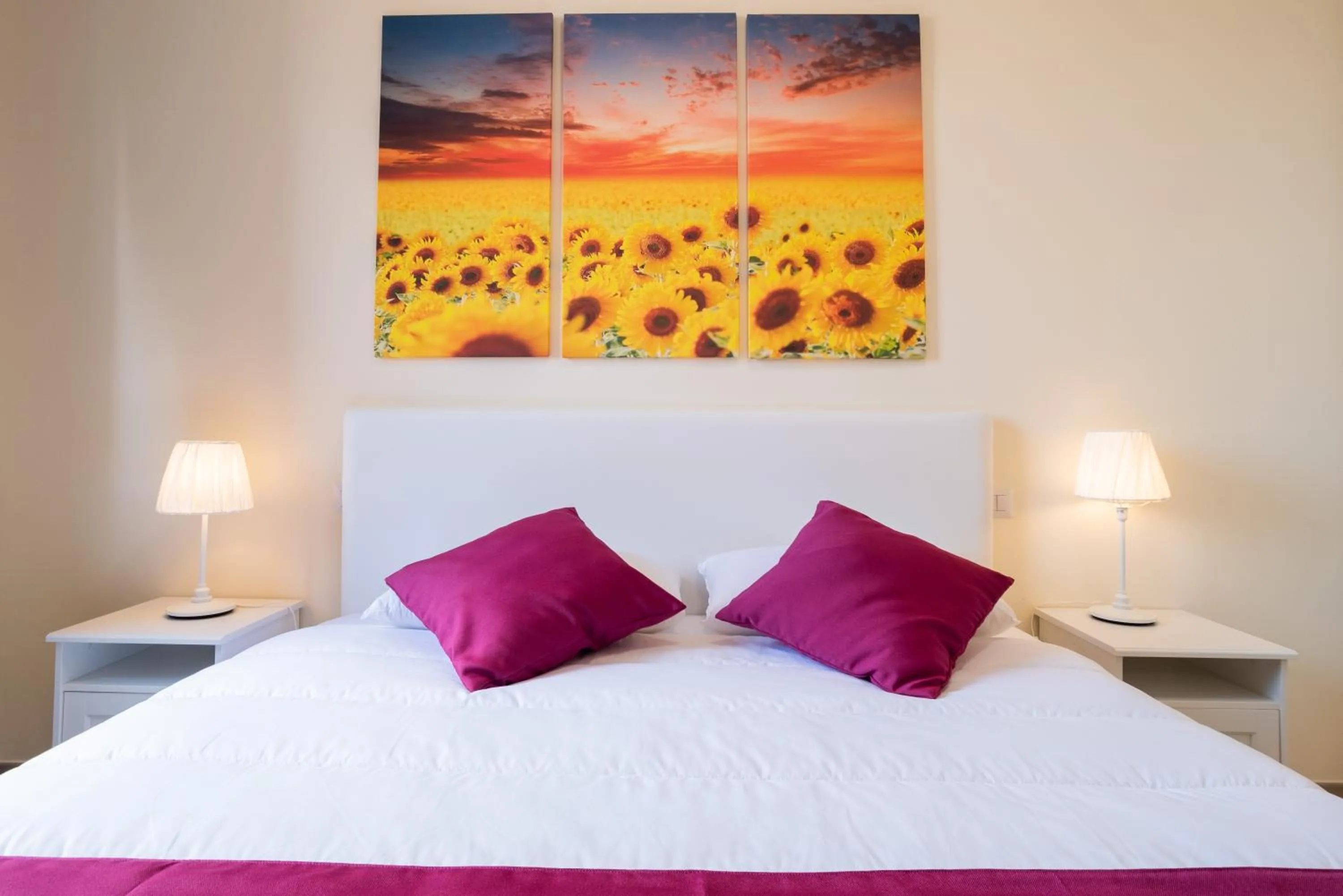 Bed in Minerva Monks Inn