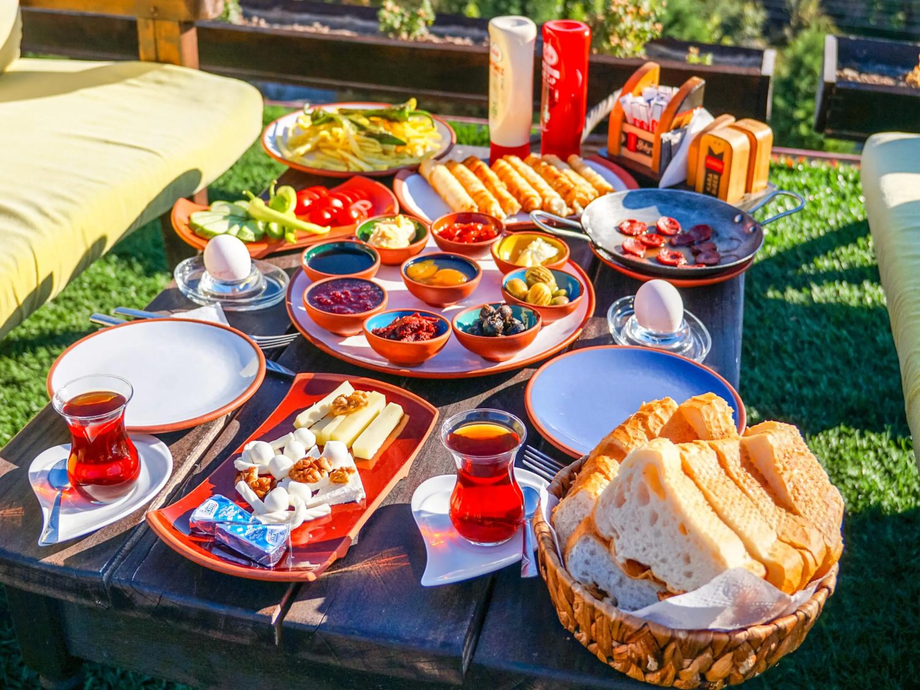 Breakfast in Mahperi Cappadocia Cave