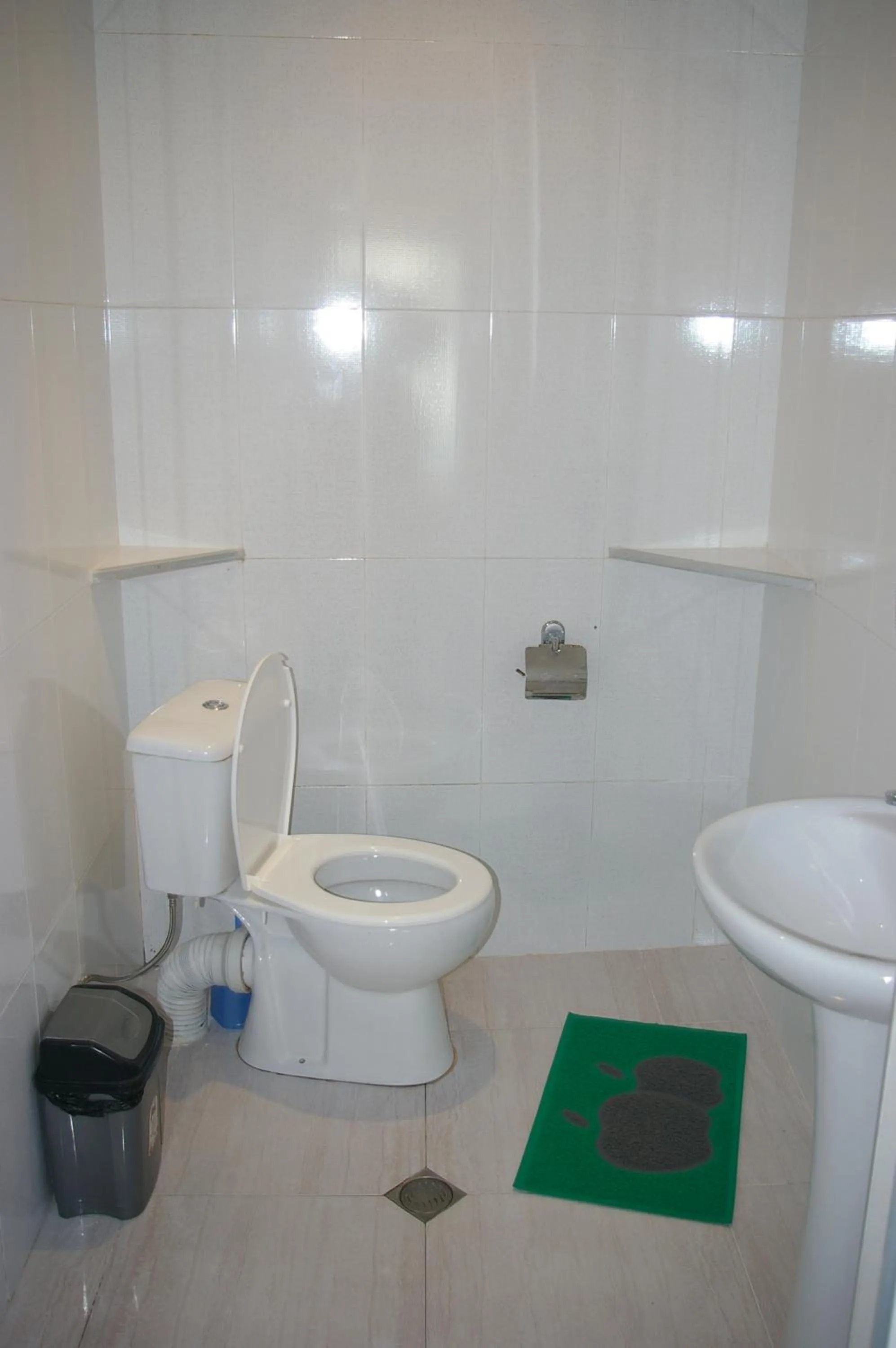 Shower in Maya Guest House