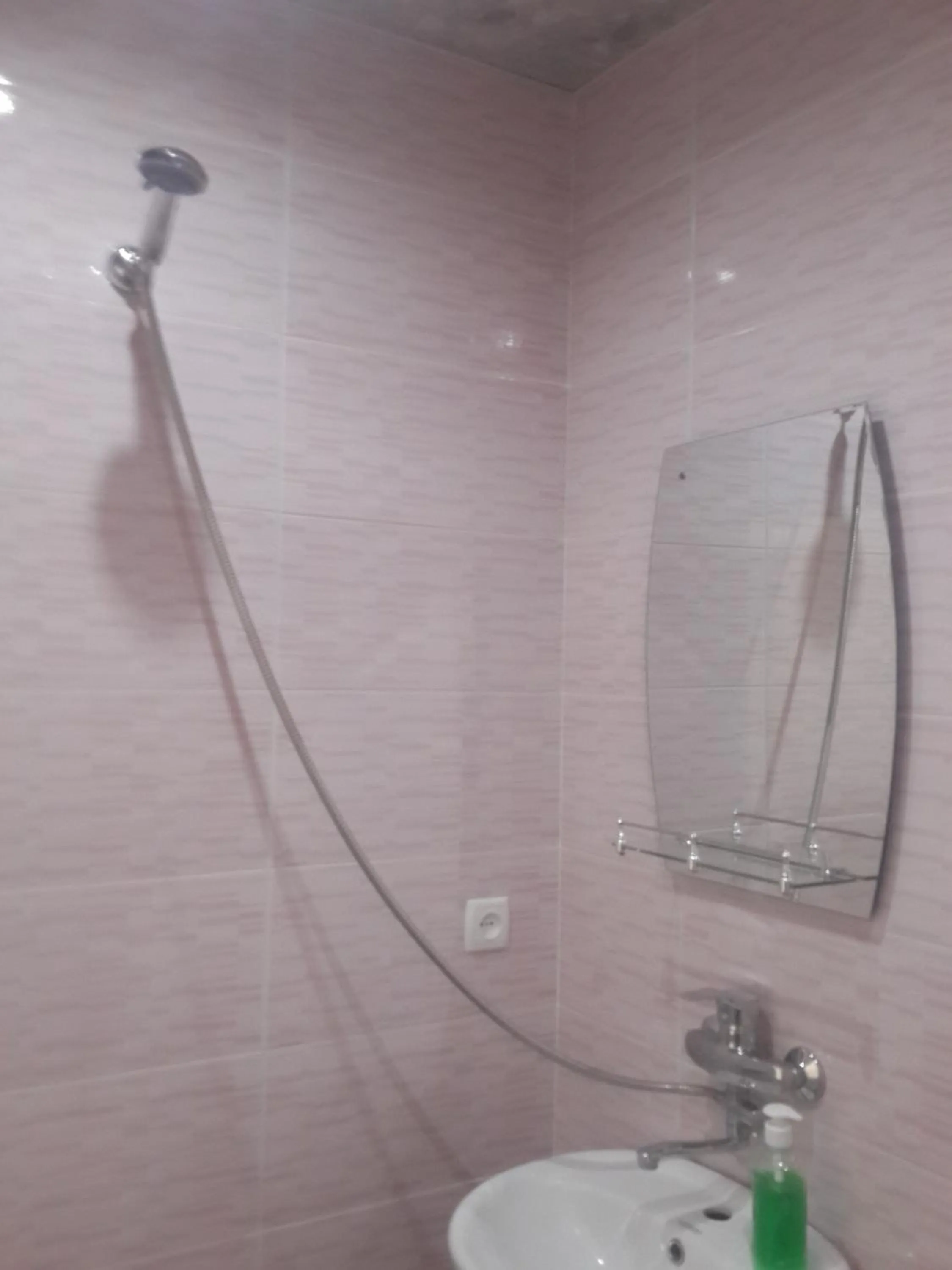 Shower in Maya Guest House