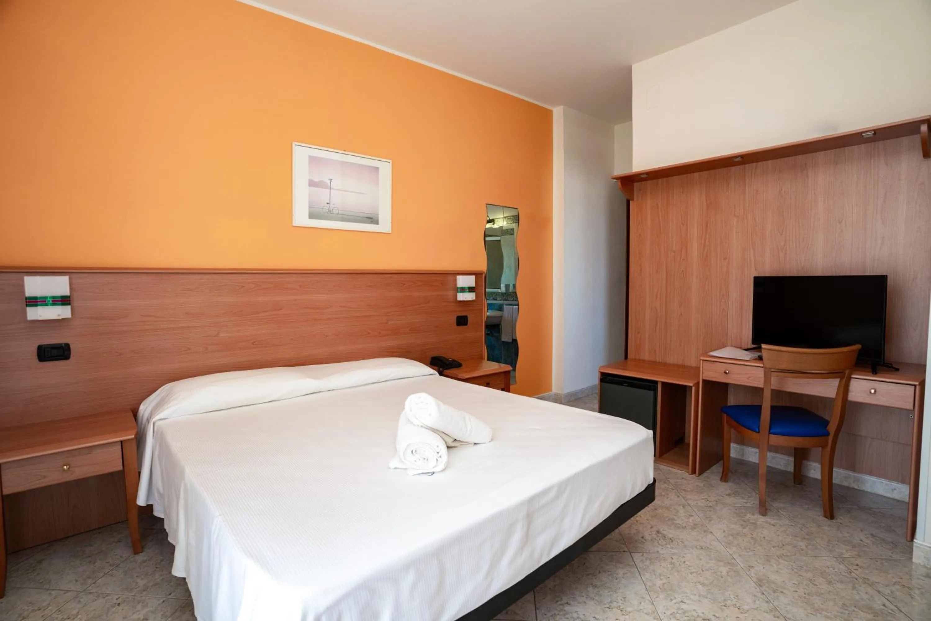 Balcony/Terrace, Bed in Hotel Cristall