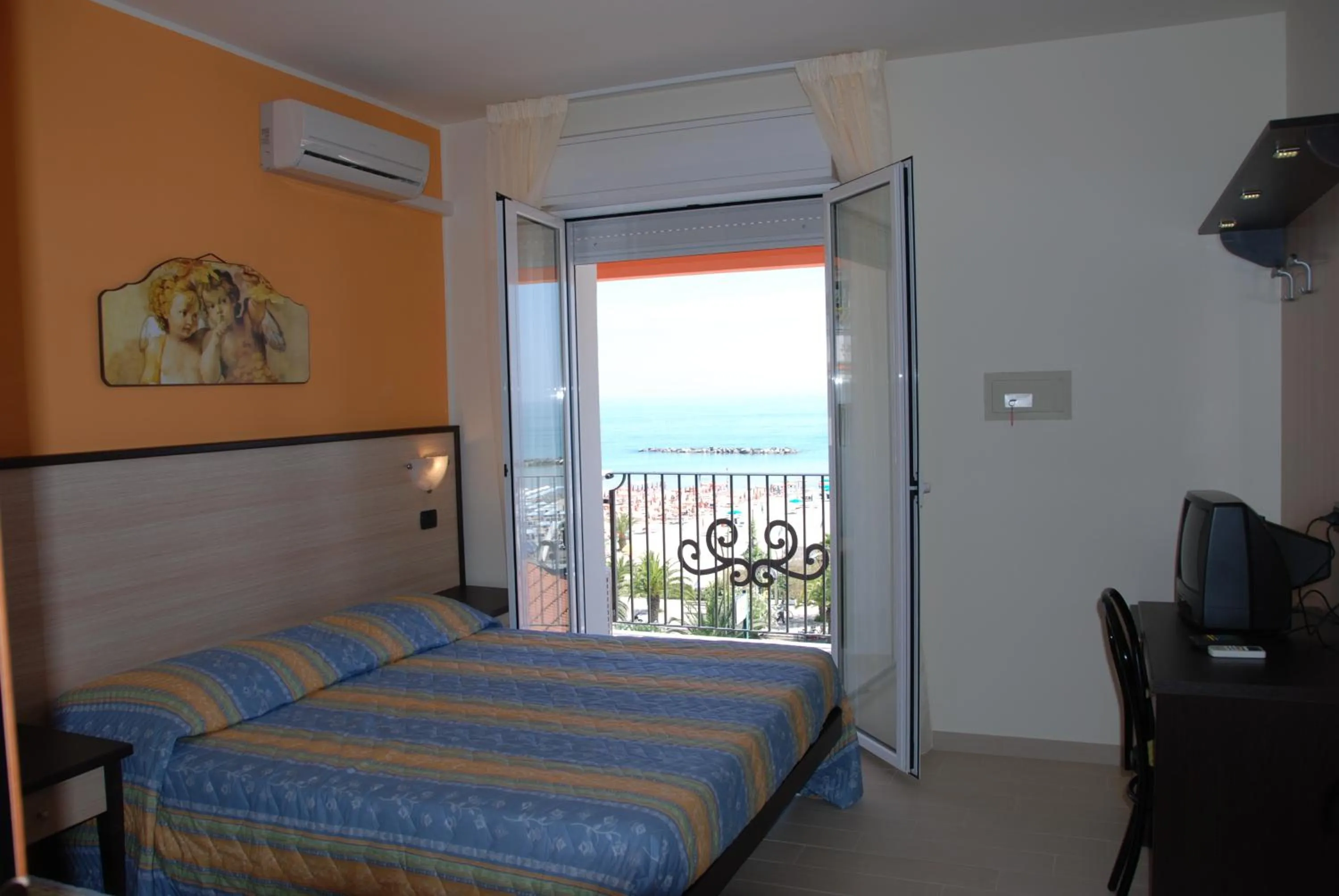 Bedroom, Bed in Hotel Cristall