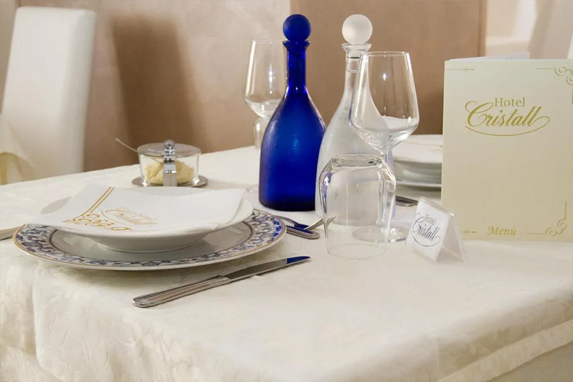 Restaurant/places to eat in Hotel Cristall