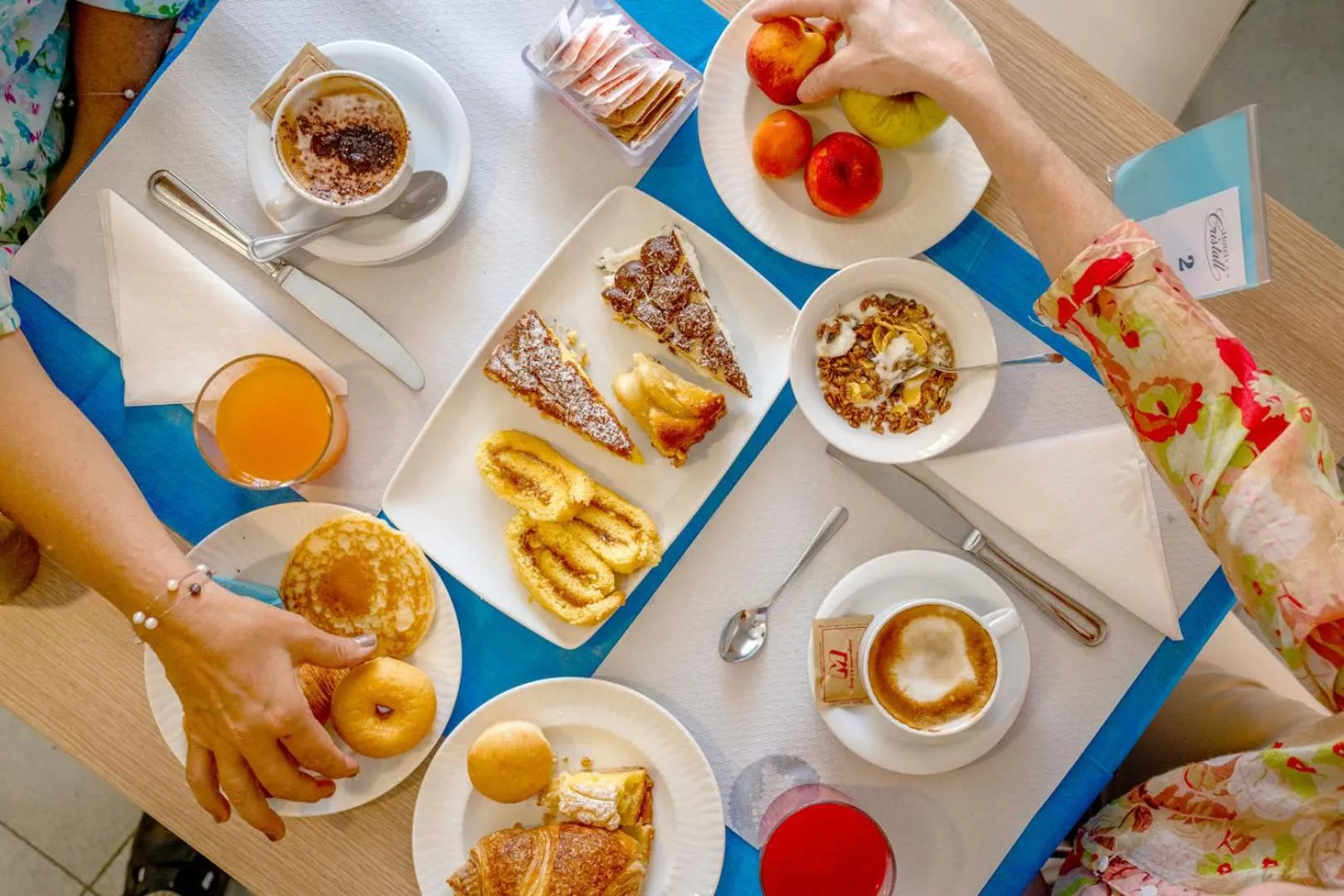 Restaurant/places to eat in Hotel Cristall