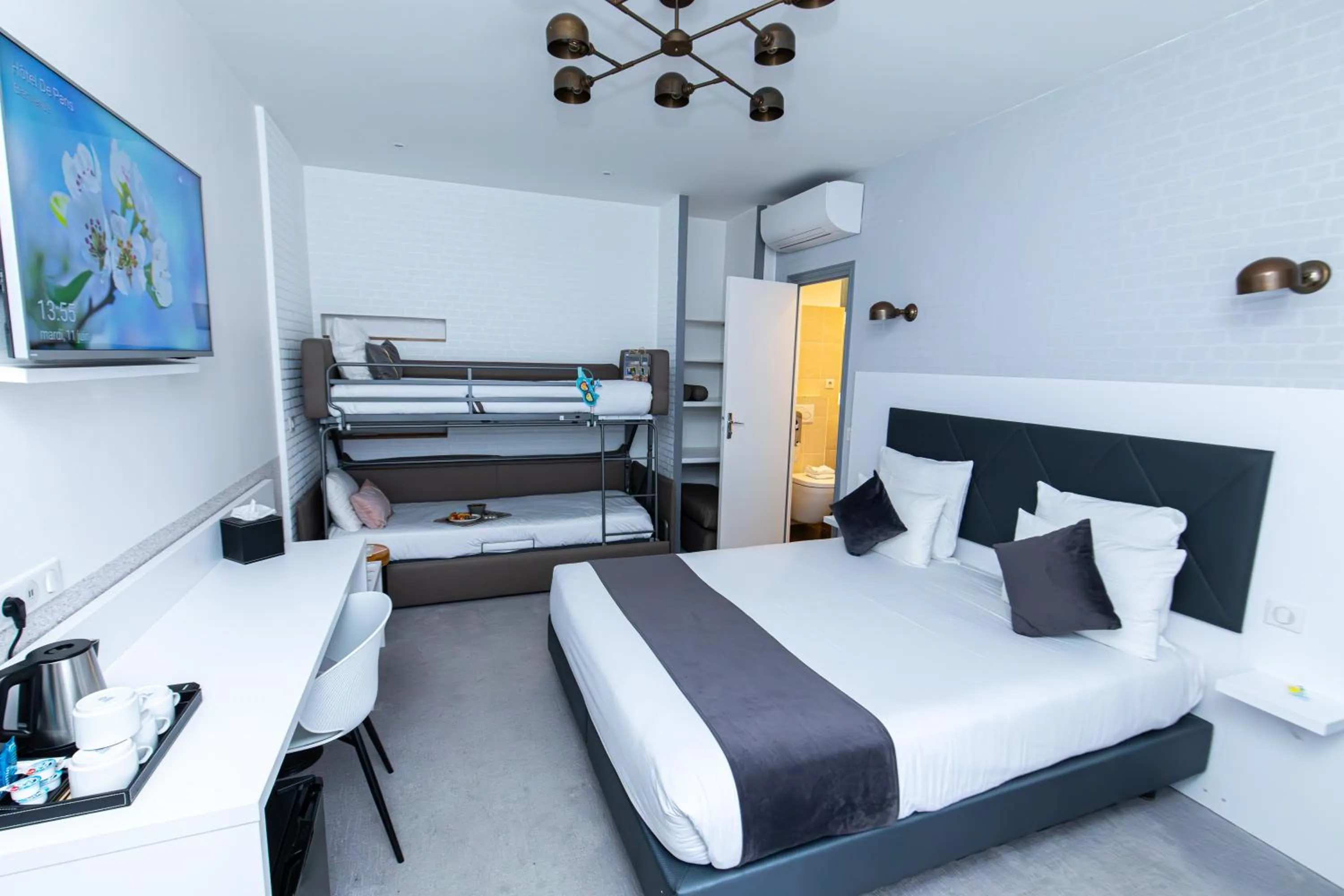 TV and multimedia, Bed in HOTEL DE PARIS MONTPARNASSE