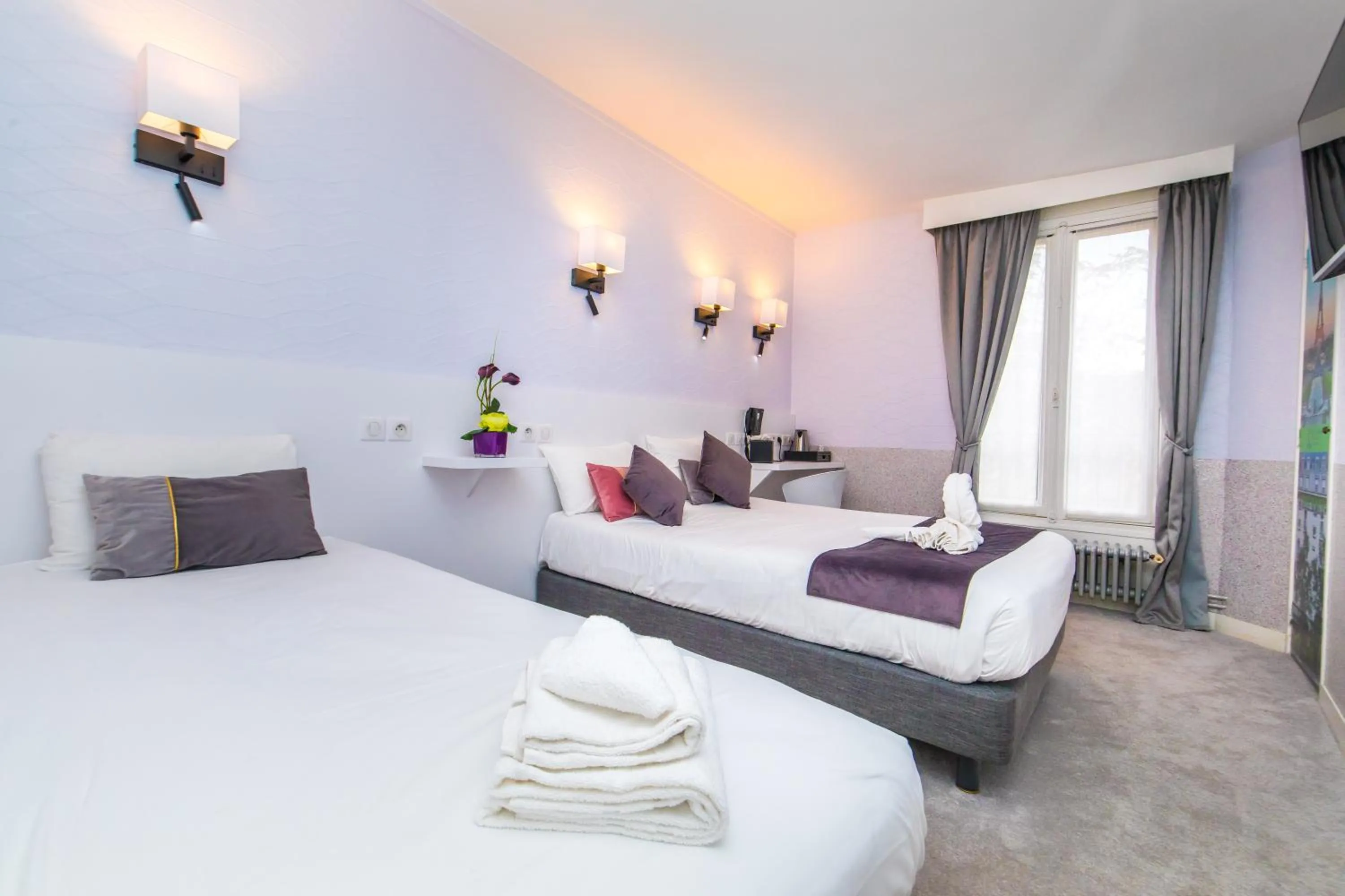 Bed in HOTEL DE PARIS MONTPARNASSE