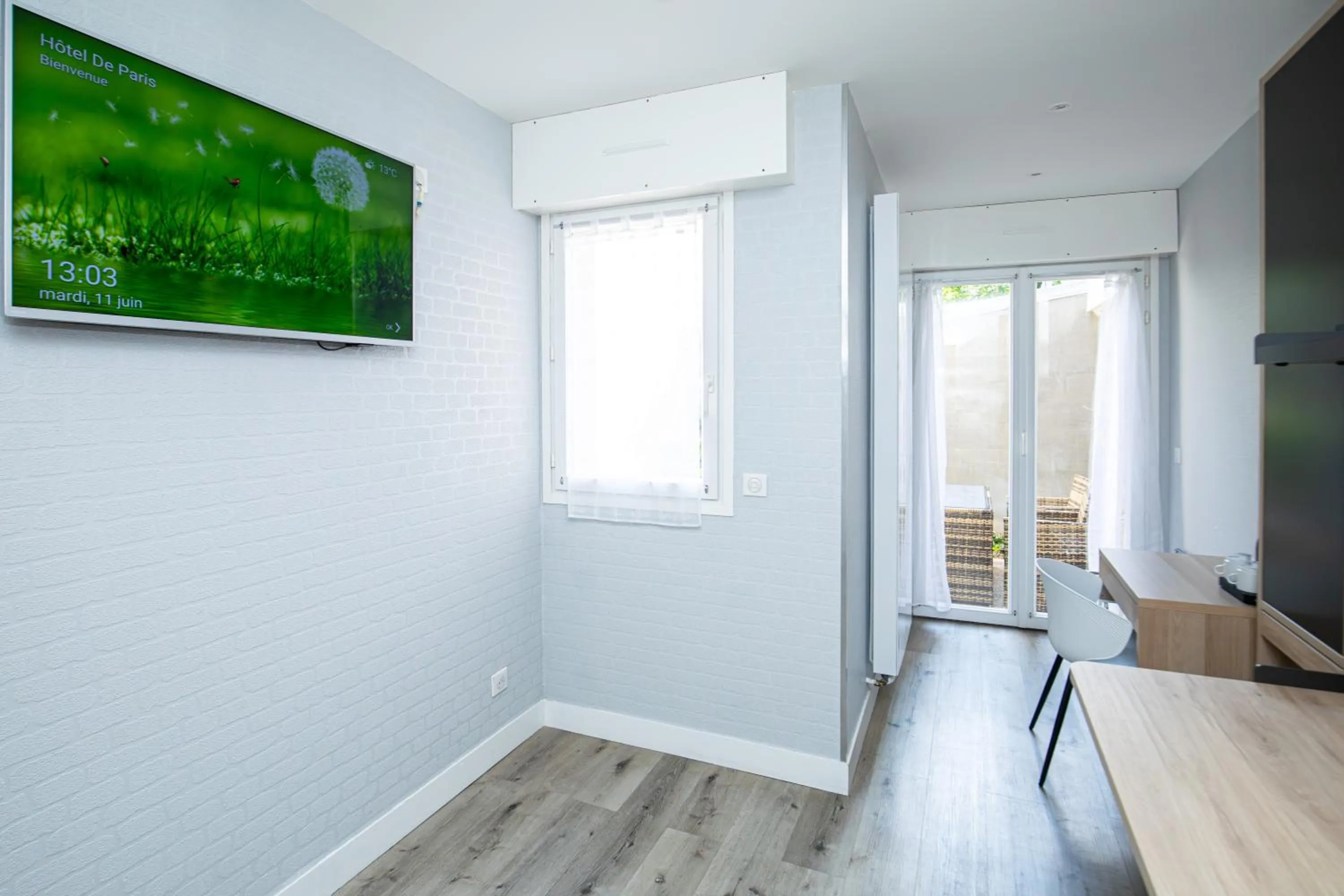 TV and multimedia in HOTEL DE PARIS MONTPARNASSE