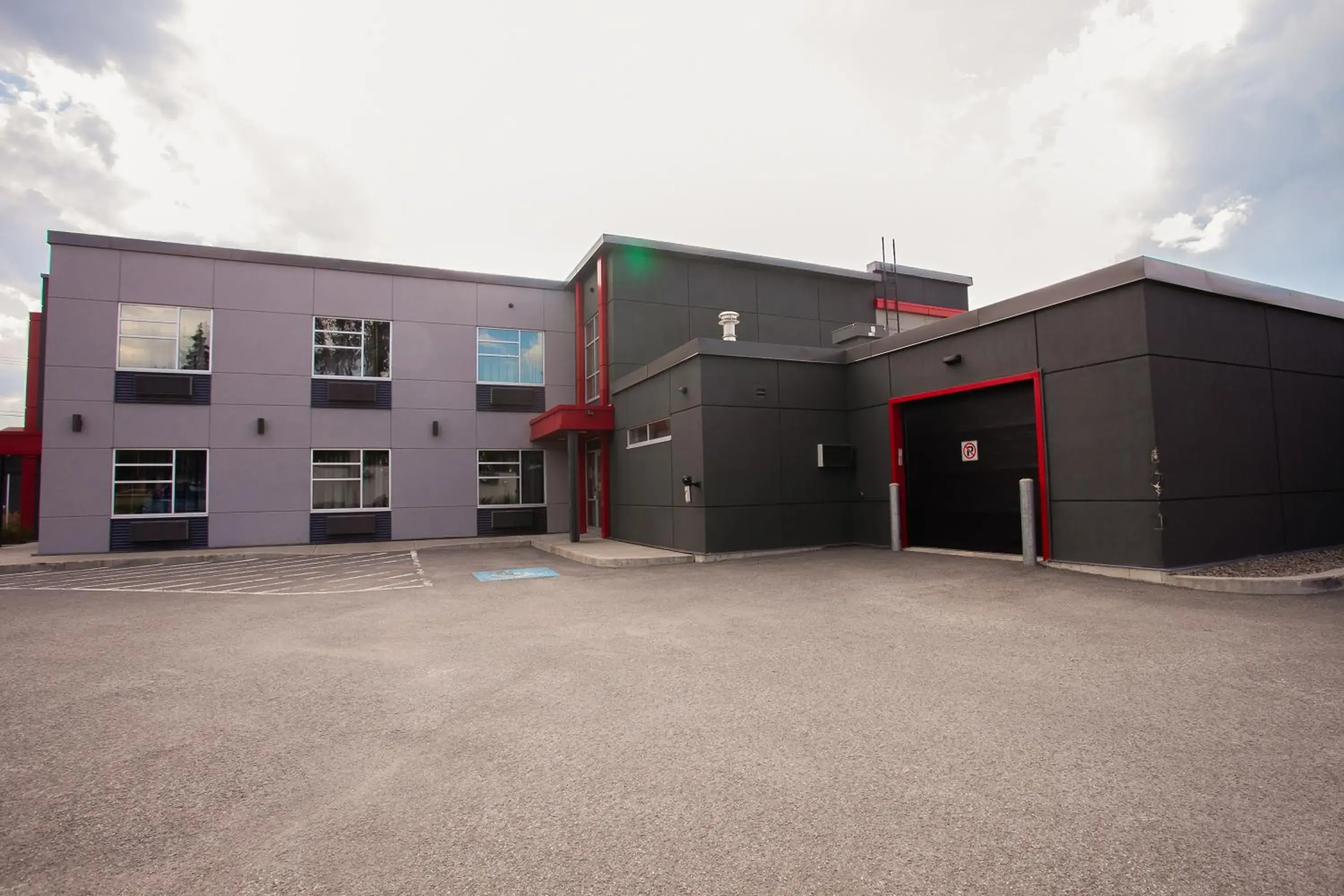 Property building in Motel Newstar Laval Property building in Motel Newstar Laval