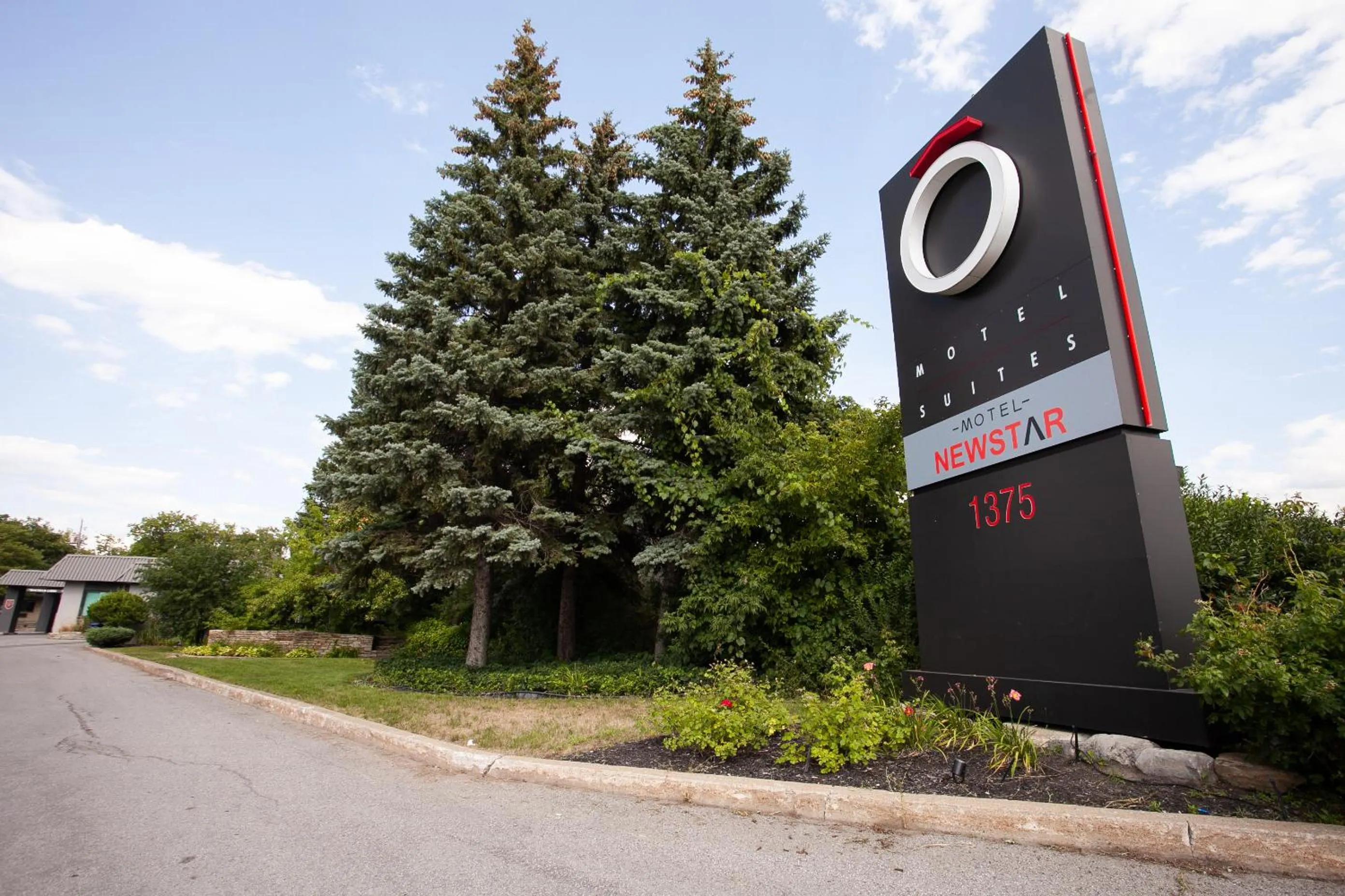 Facade/entrance in Motel Newstar Laval