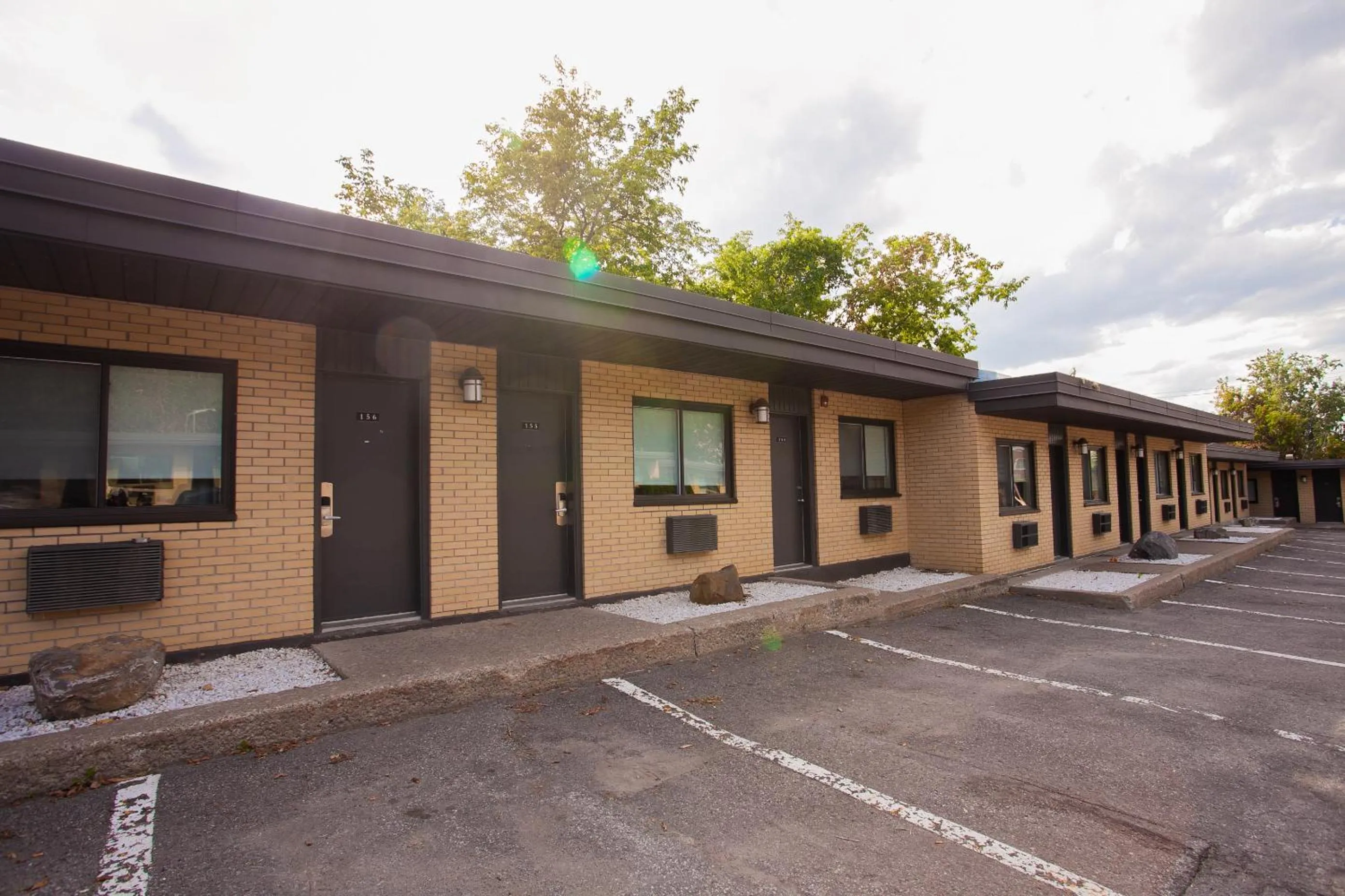 Property building in Motel Newstar Laval