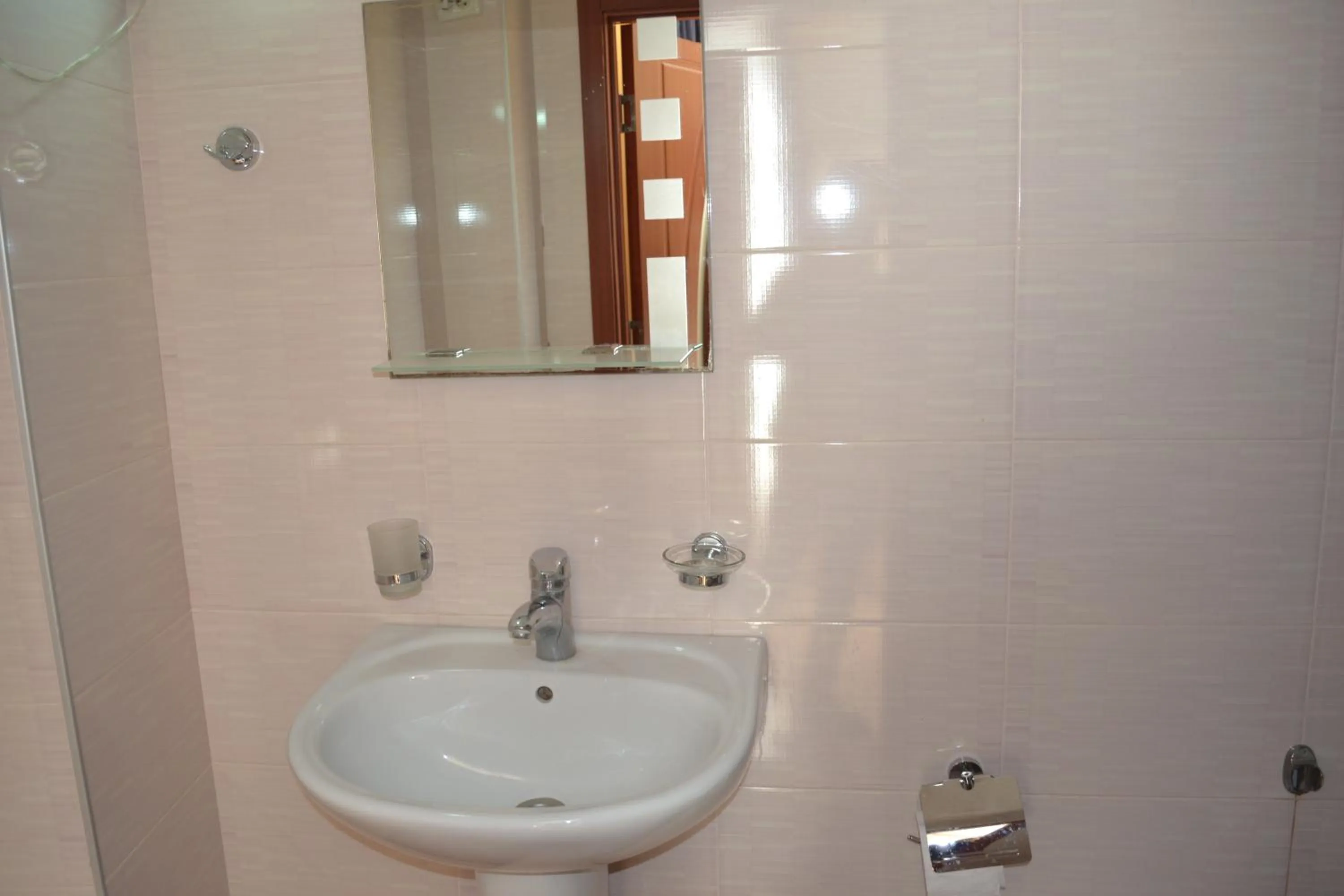 Shower in Hotel Isaka