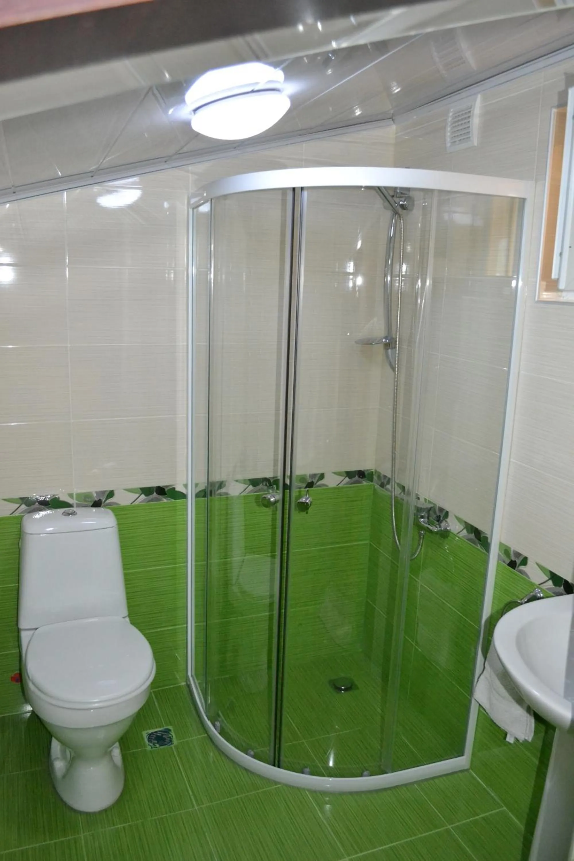 Shower in Hotel Isaka