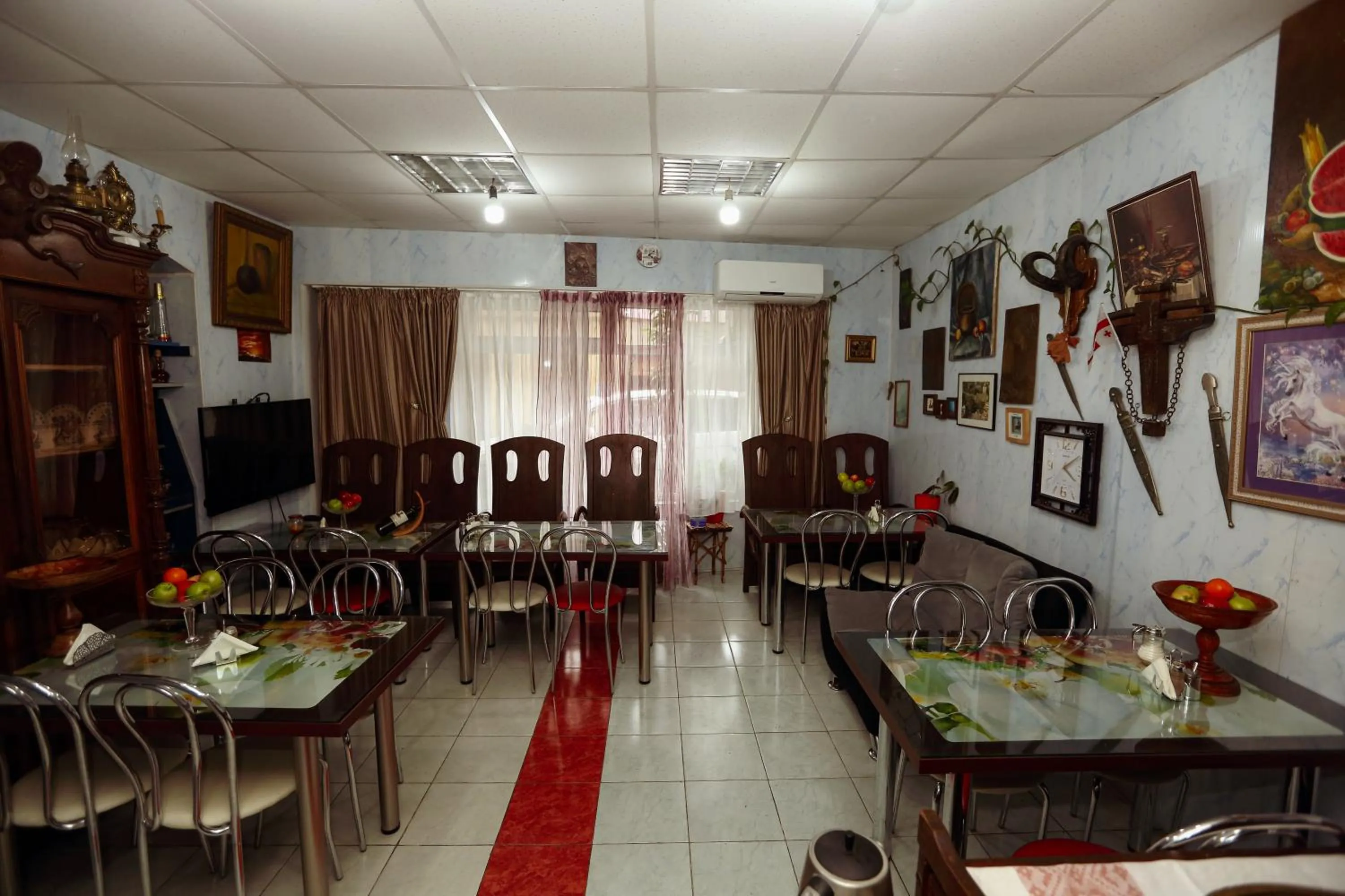 Restaurant/places to eat in Hotel Isaka