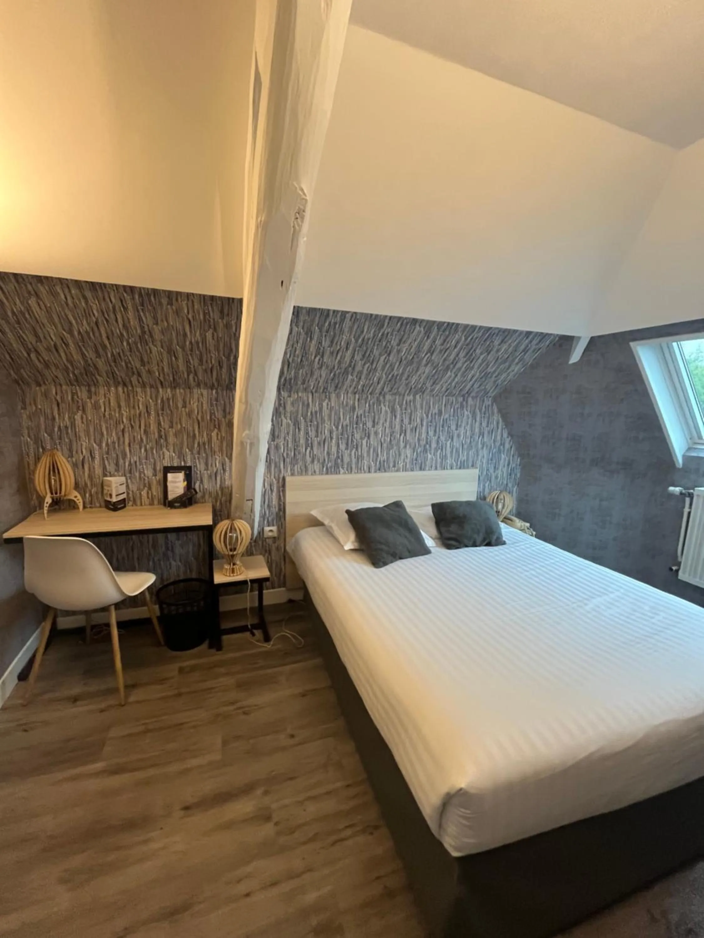 Bed in Contact Hotel Hôtel De Troyes