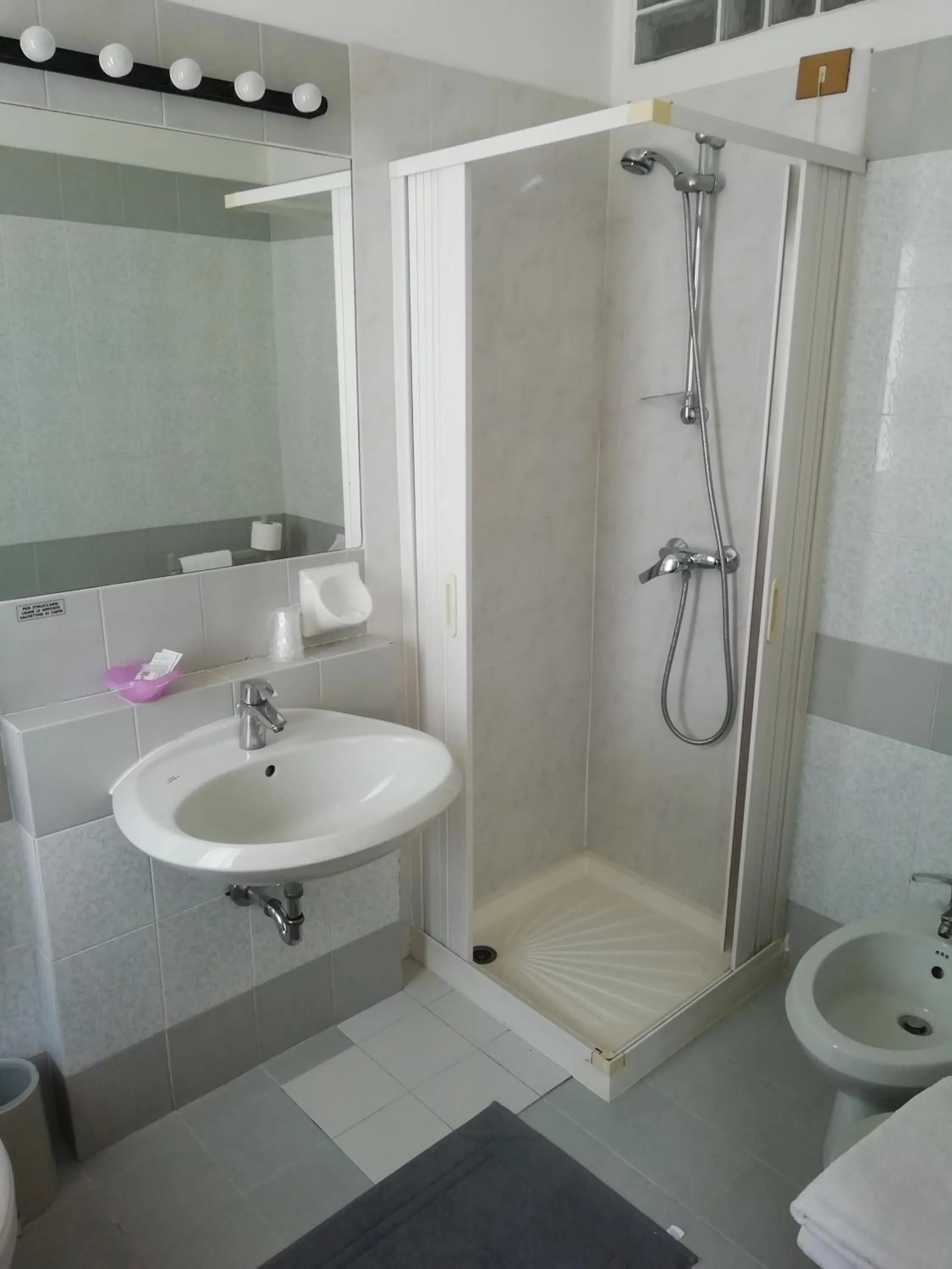 Shower in Hotel Rezia Valtellina