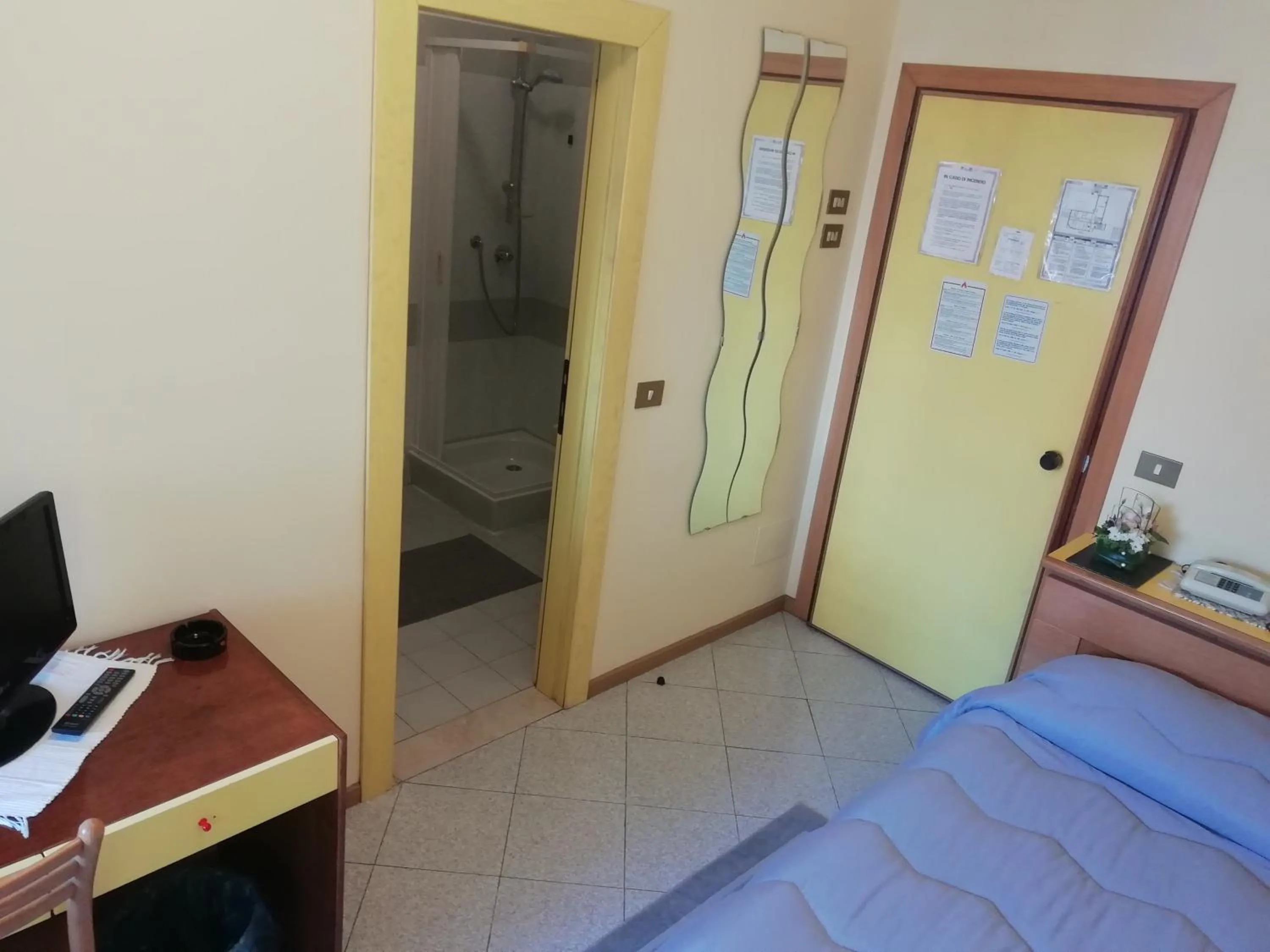 Photo of the whole room in Hotel Rezia Valtellina