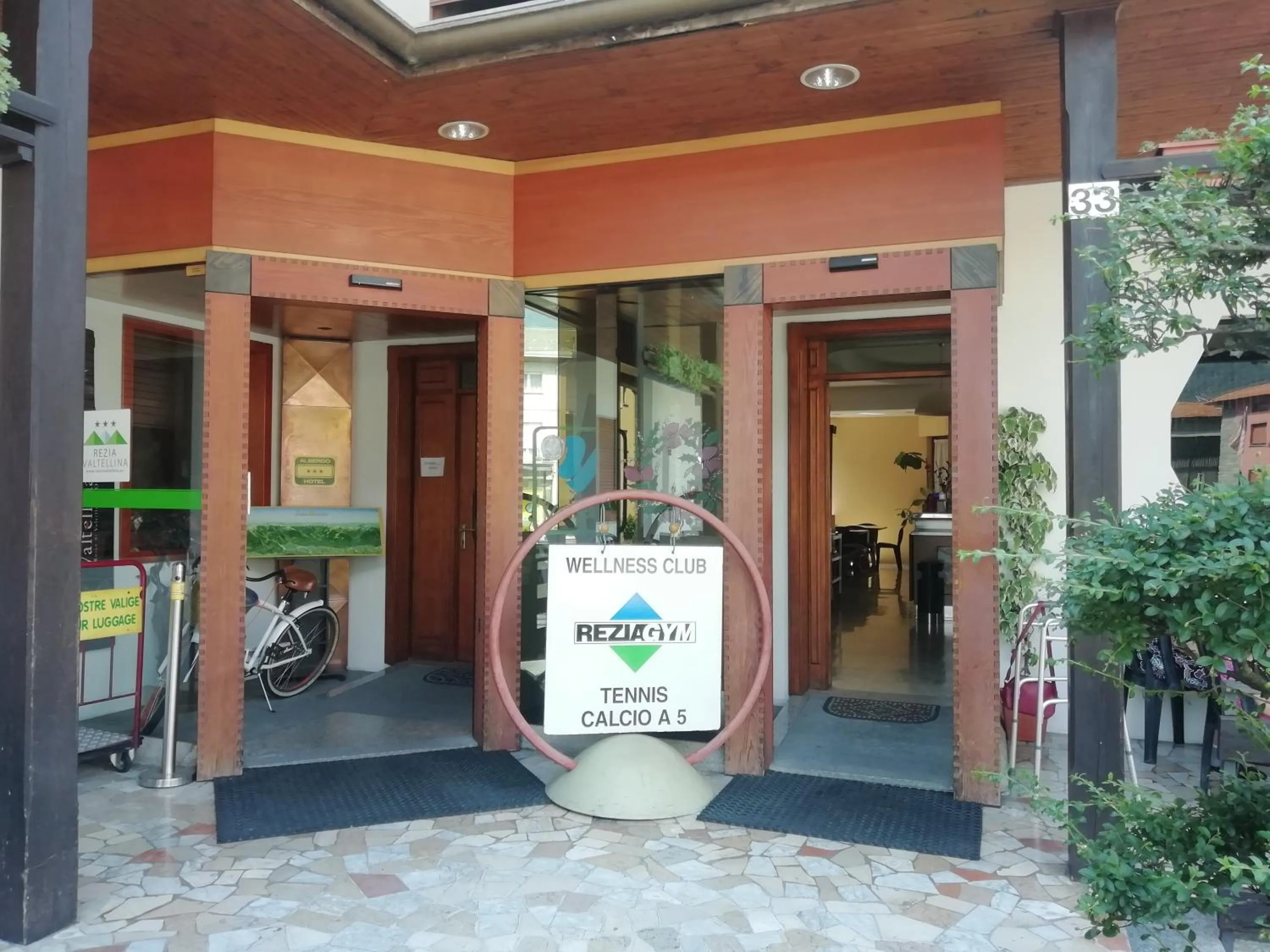 Facade/entrance in Hotel Rezia Valtellina