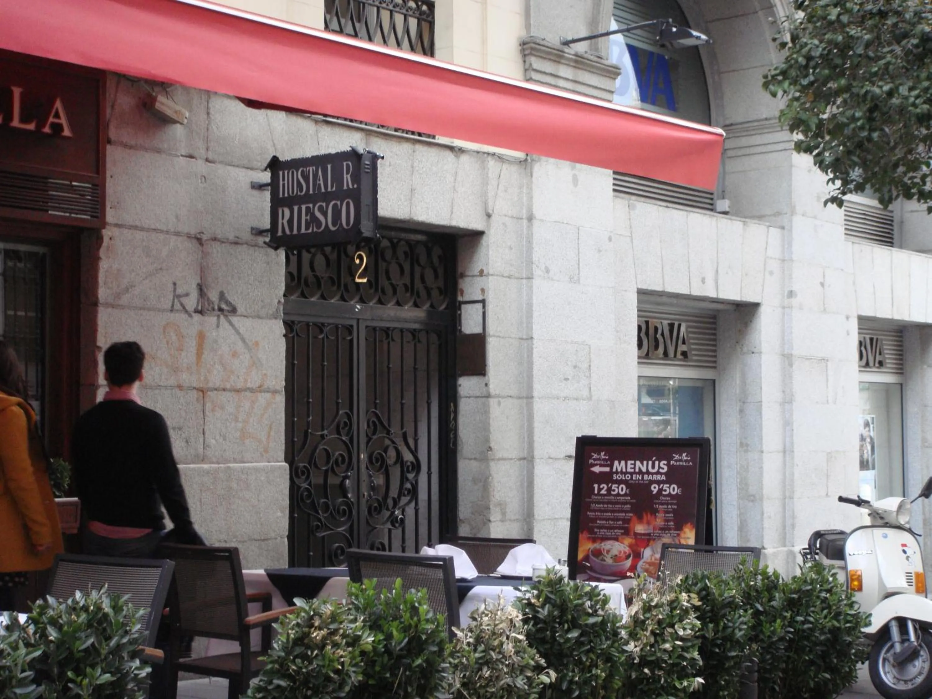 Facade/entrance in Hostal Riesco