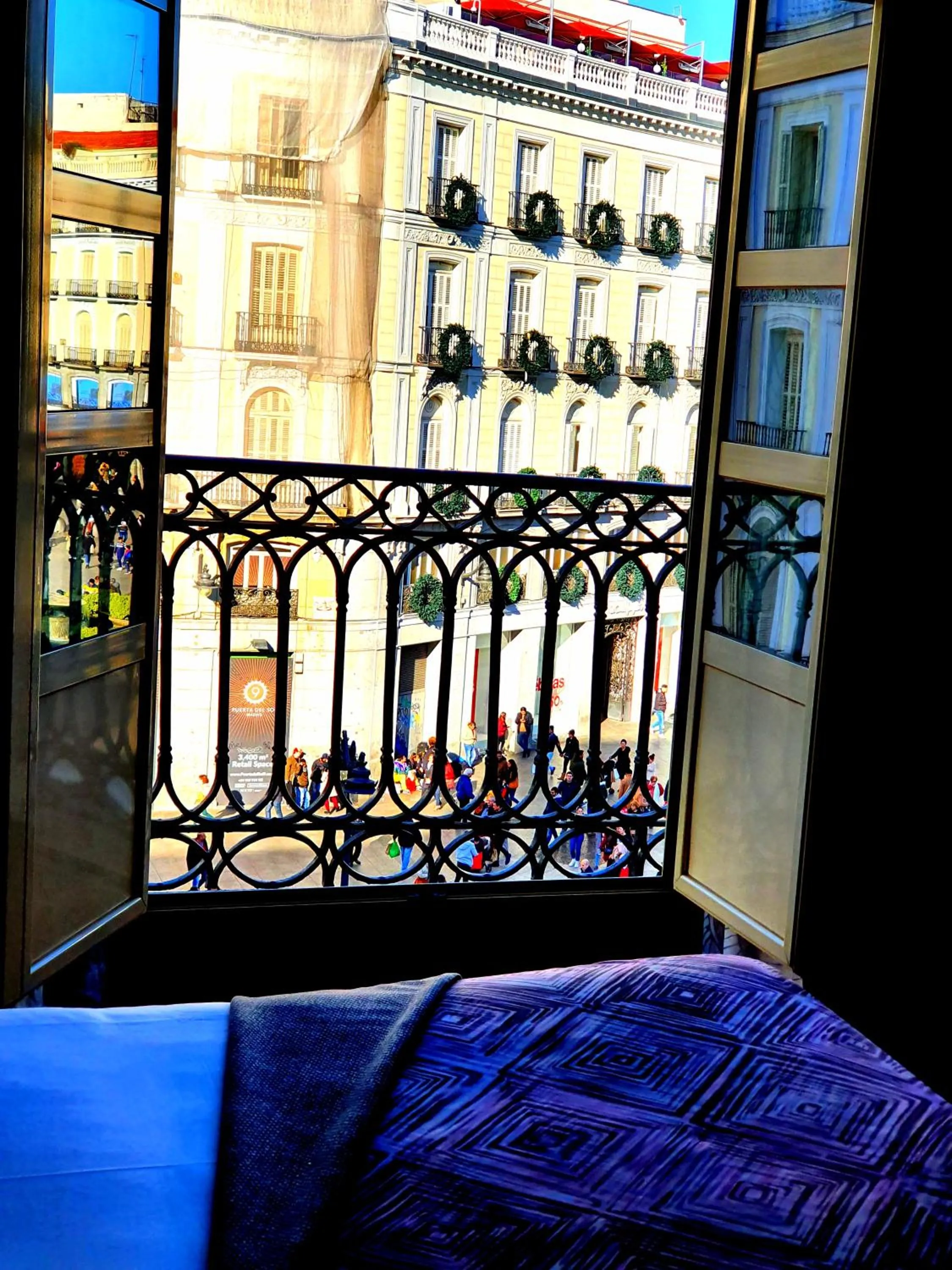 Balcony/Terrace, Bed in Hostal Riesco