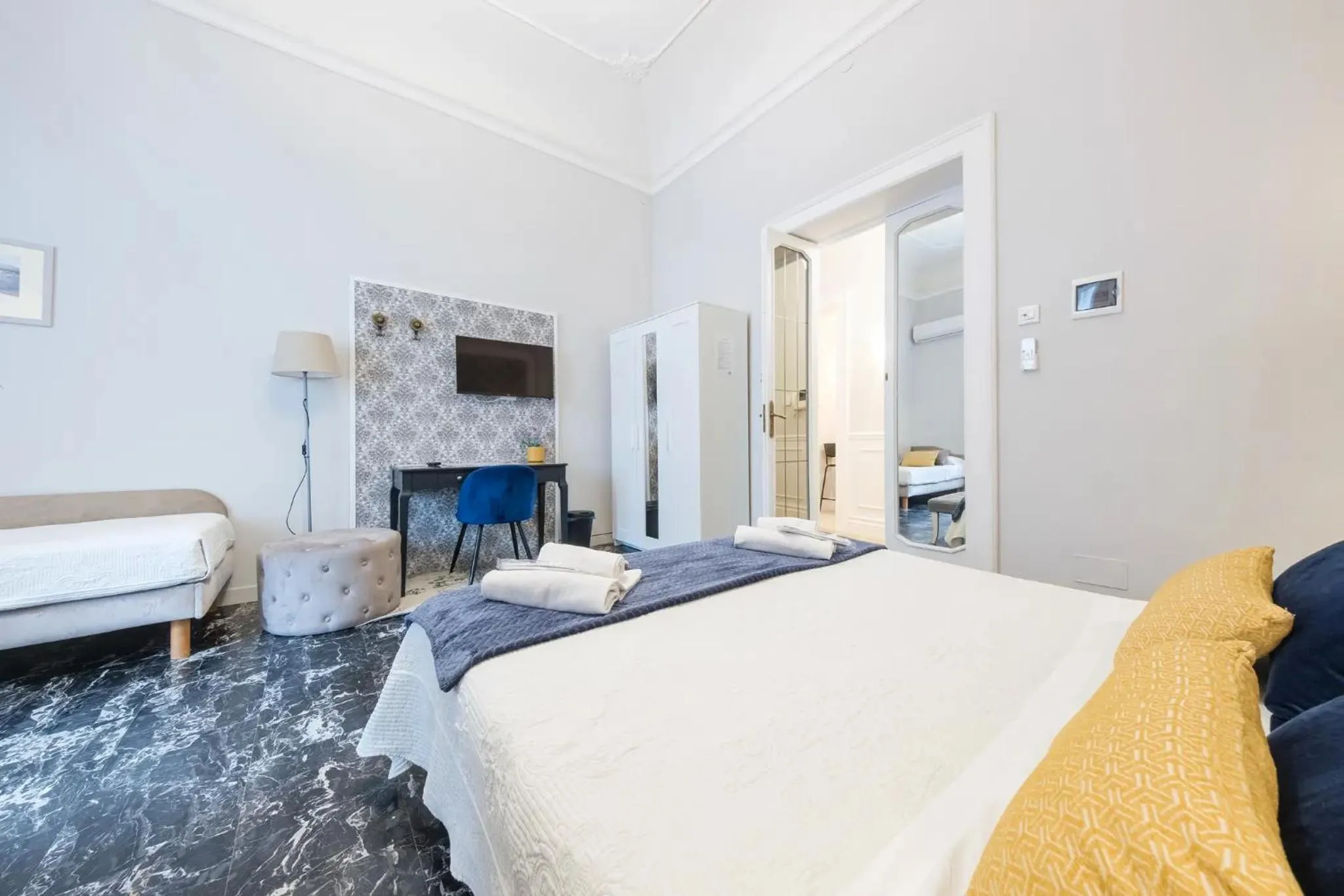 Photo of the whole room, Bed in Il galleone