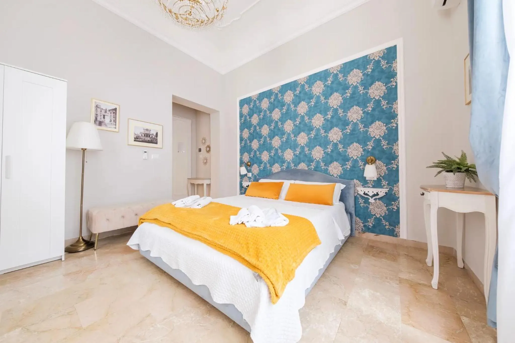 Photo of the whole room, Bed in Il galleone