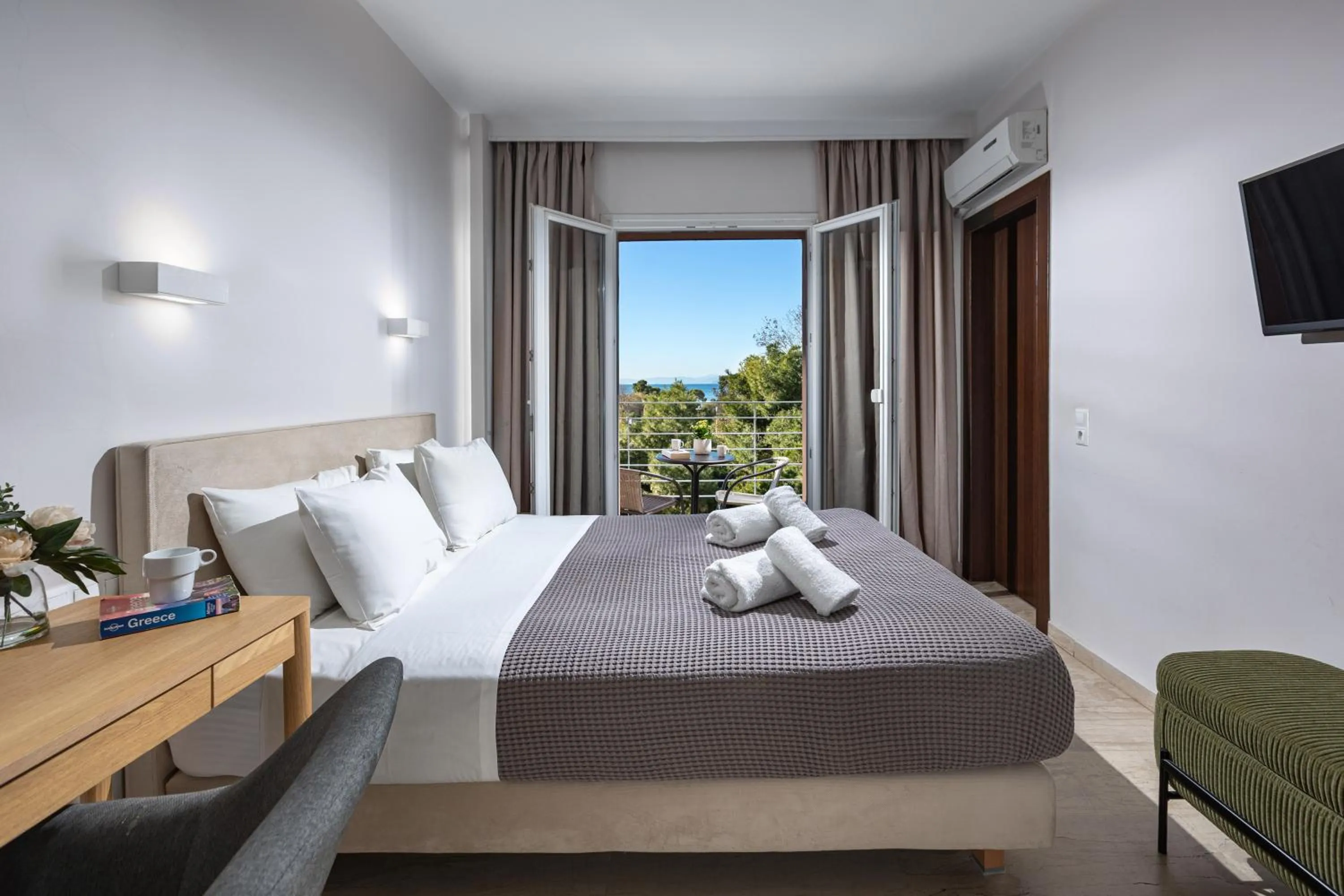 Bed in Minavra Hotel