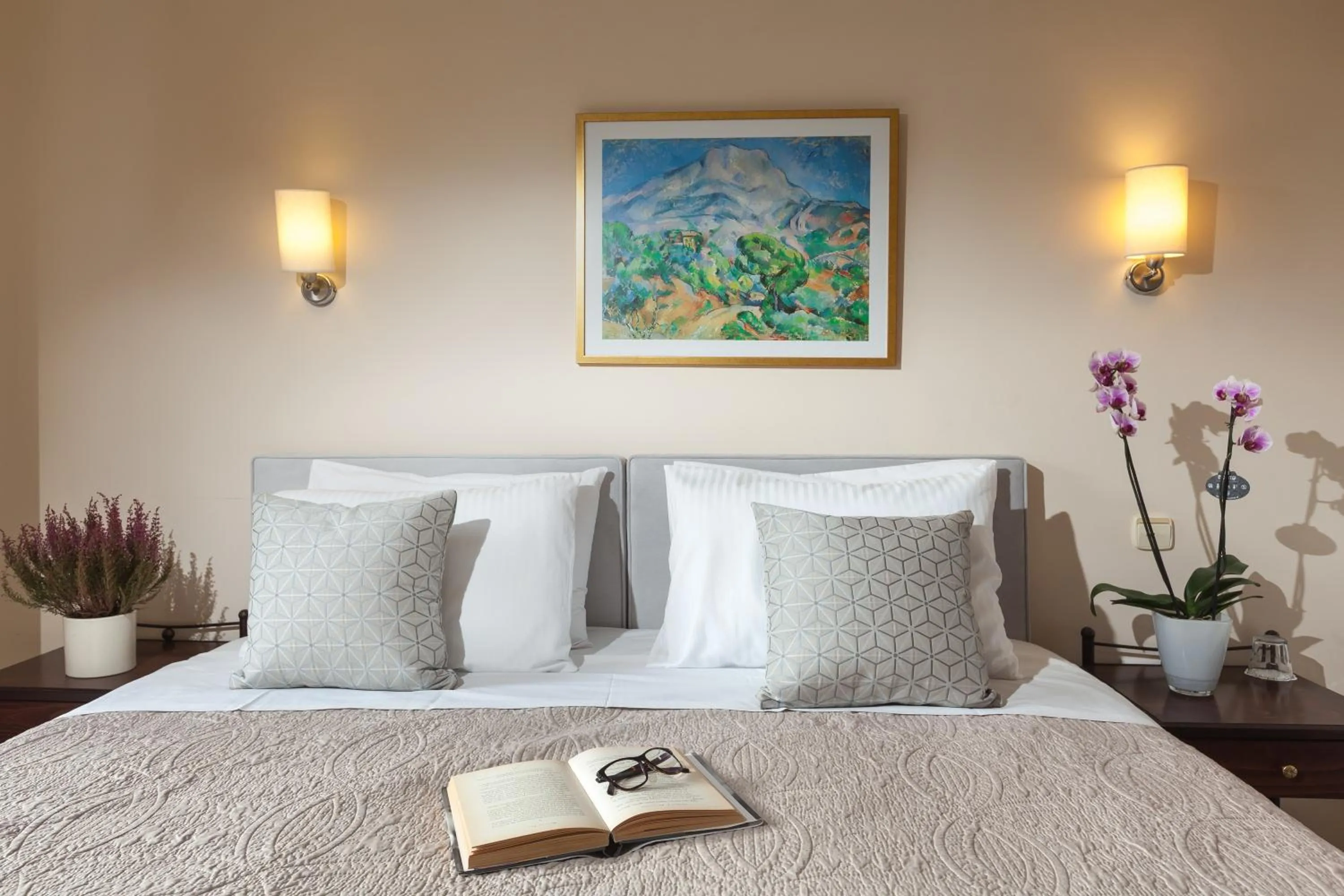 Bed in Minavra Hotel